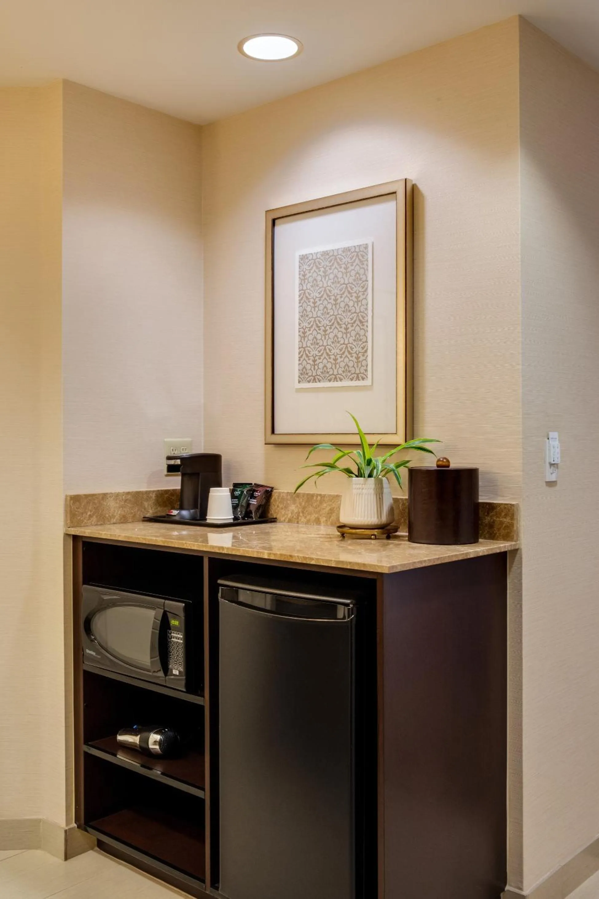 Coffee/tea facilities in Ayres Hotel Fountain Valley - Huntington Beach