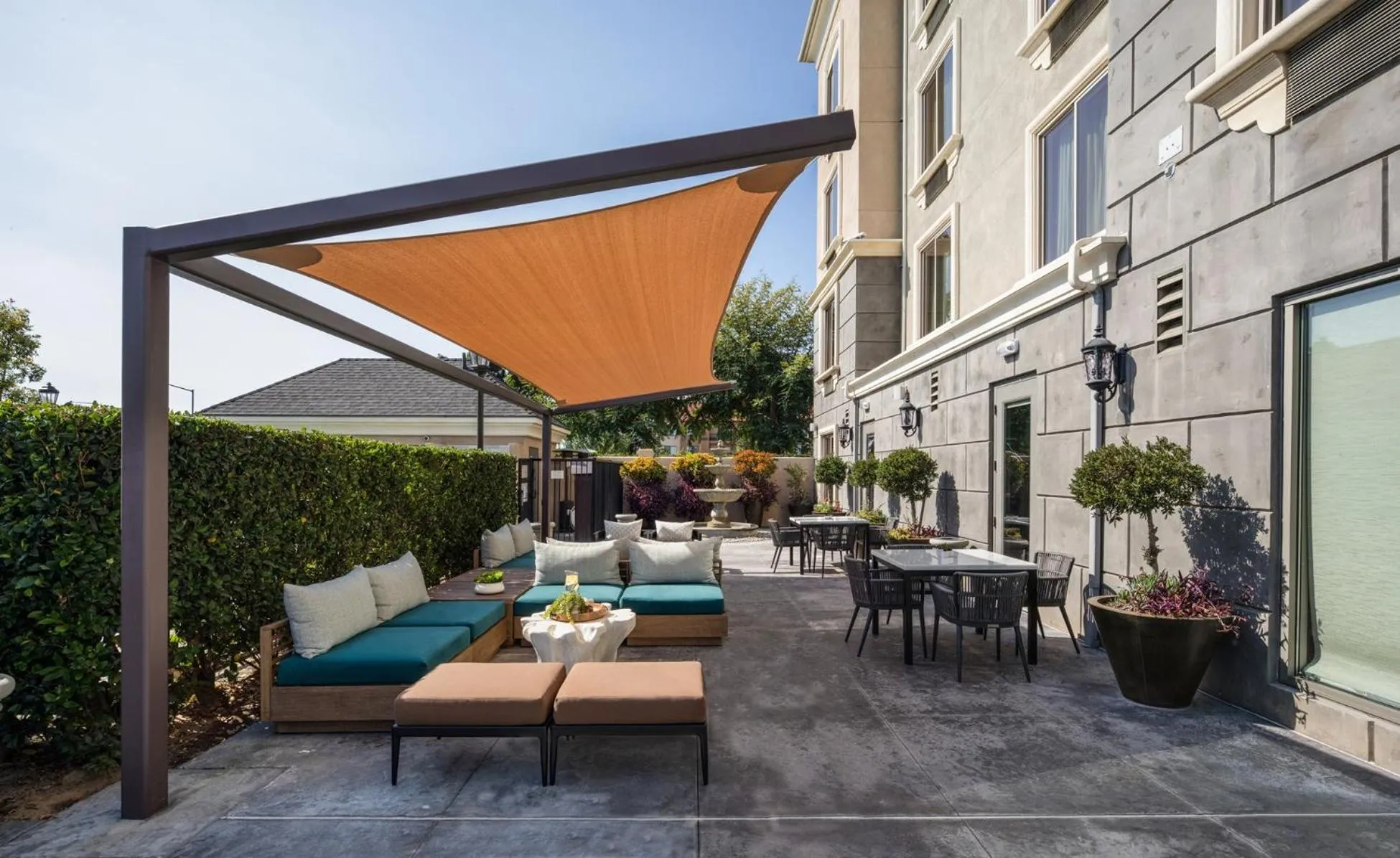 Patio in Ayres Hotel Fountain Valley - Huntington Beach