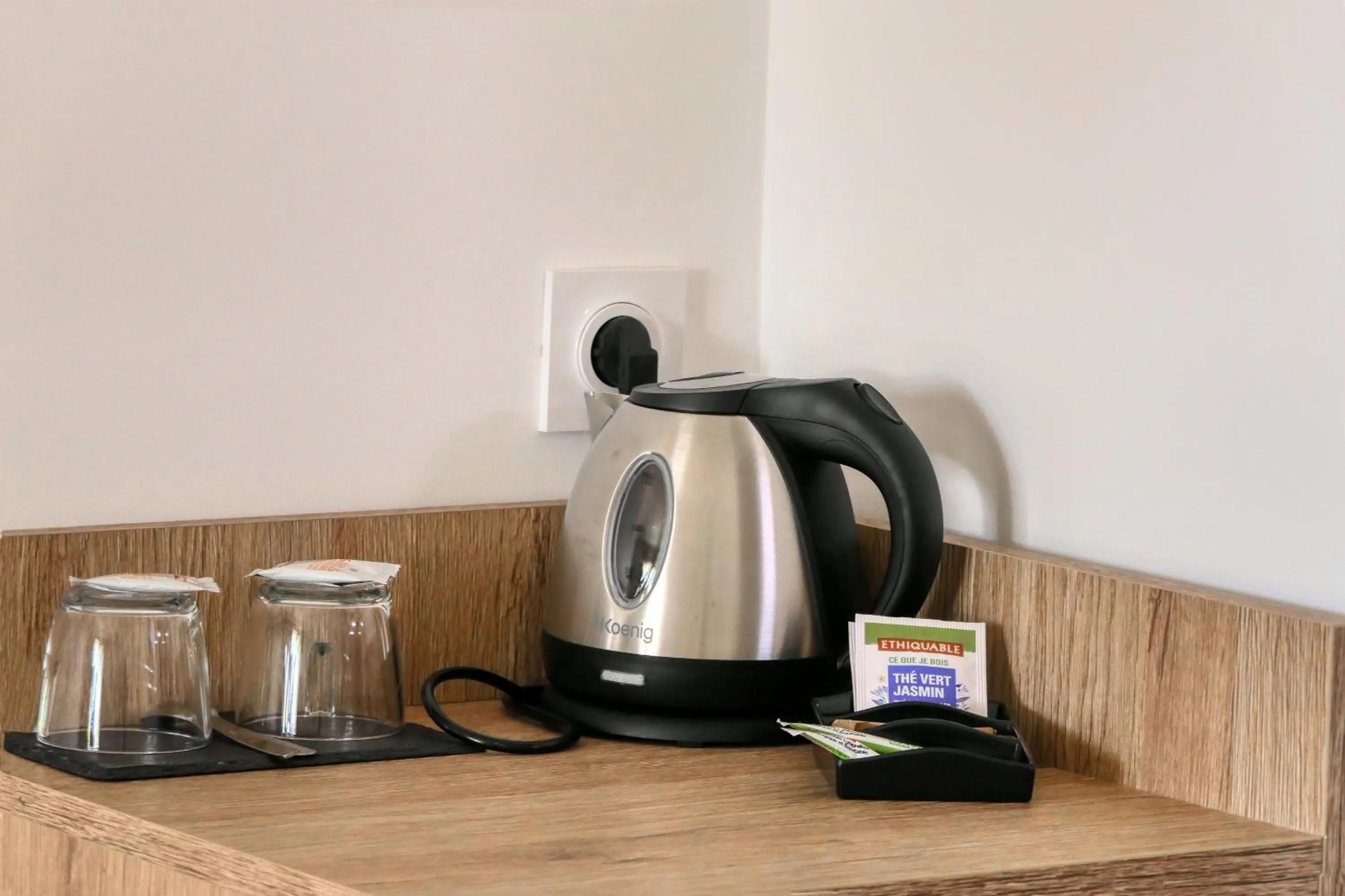 Coffee/tea facilities in Logis Hôtel Le Rodin