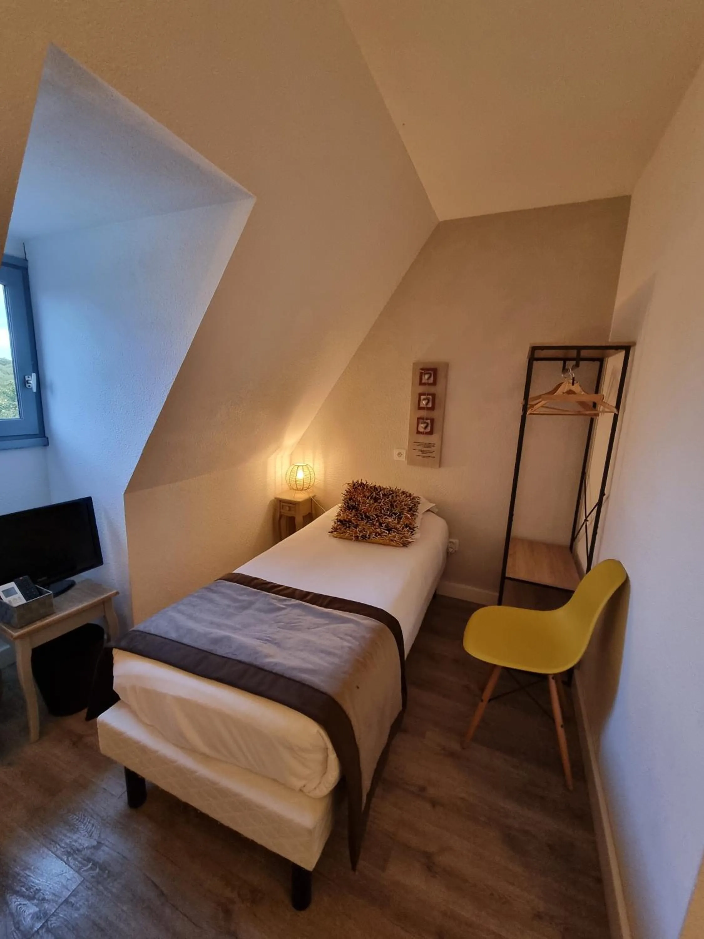 Twin Room in Amadour Hôtel