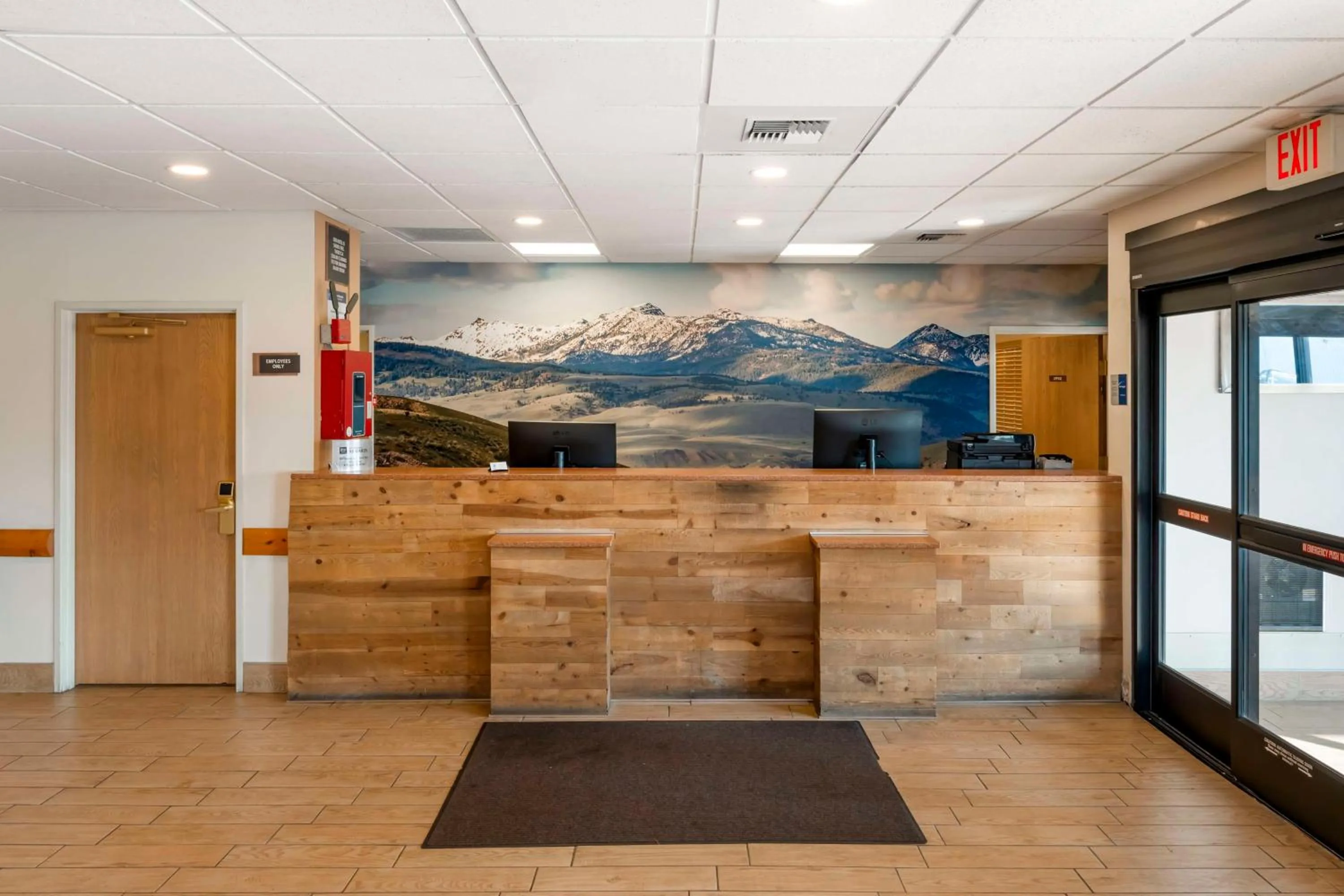 Lobby or reception in Best Western Yellowstone Crossing