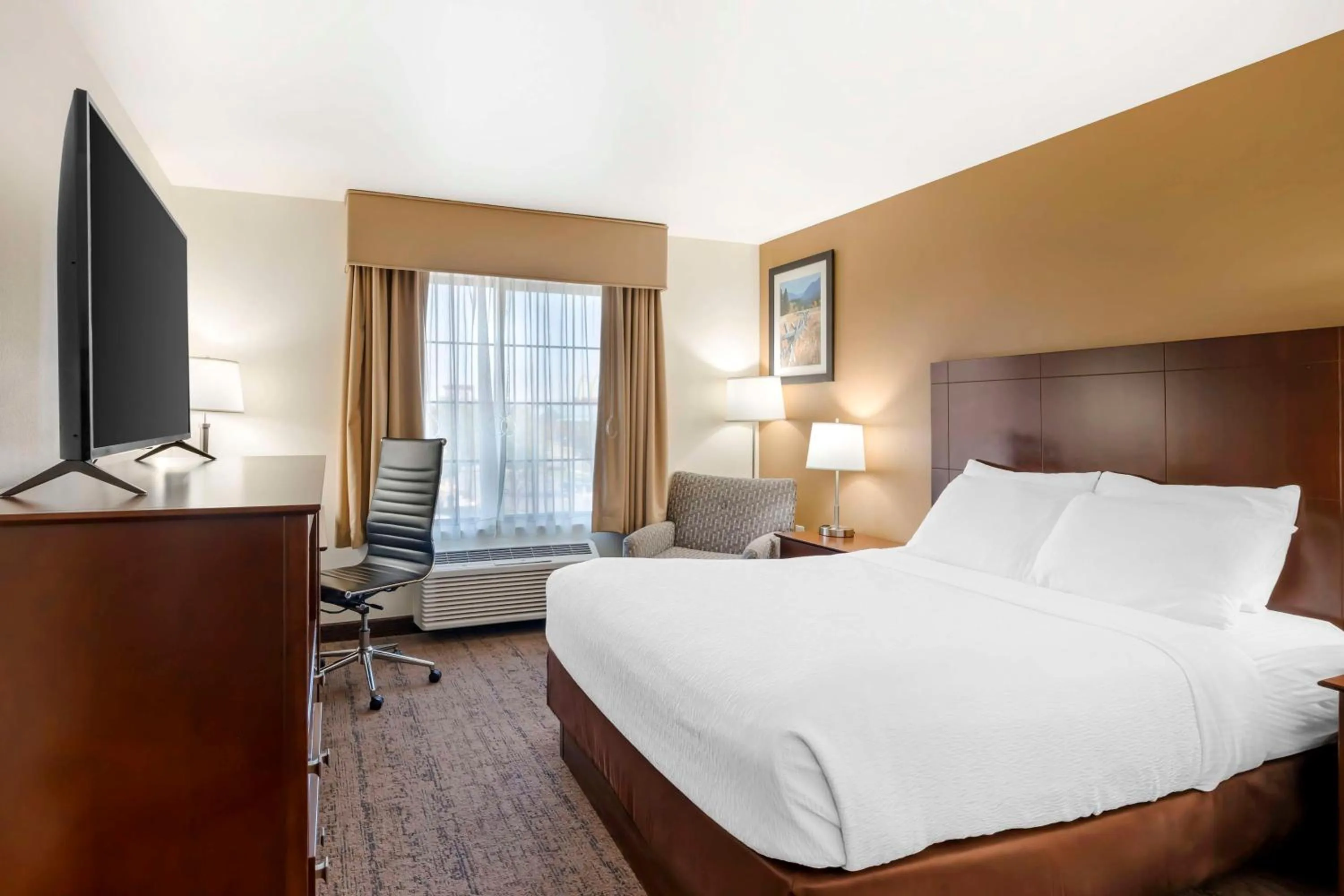 Bedroom, Bed in Best Western Yellowstone Crossing