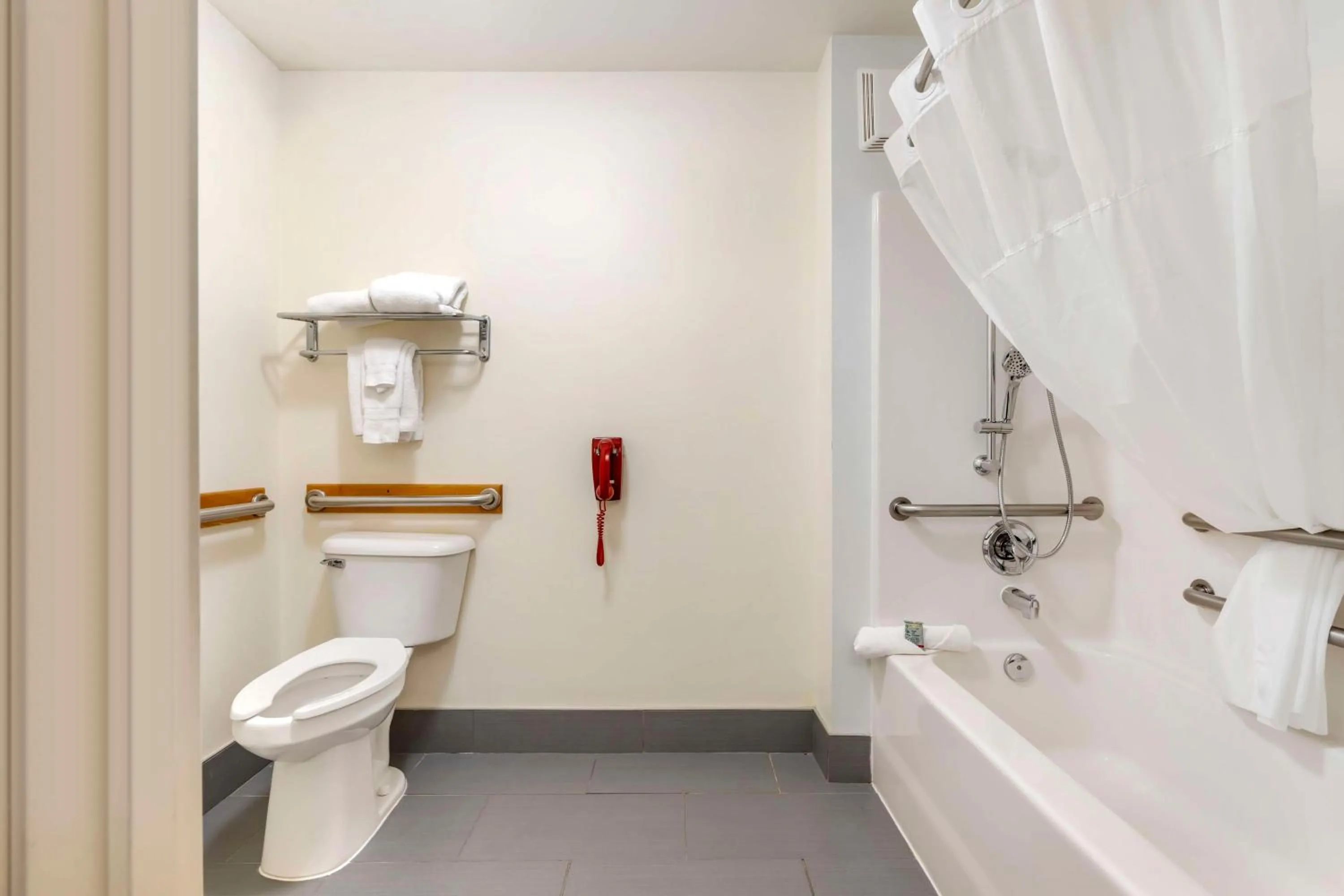 Bathroom in Best Western Yellowstone Crossing