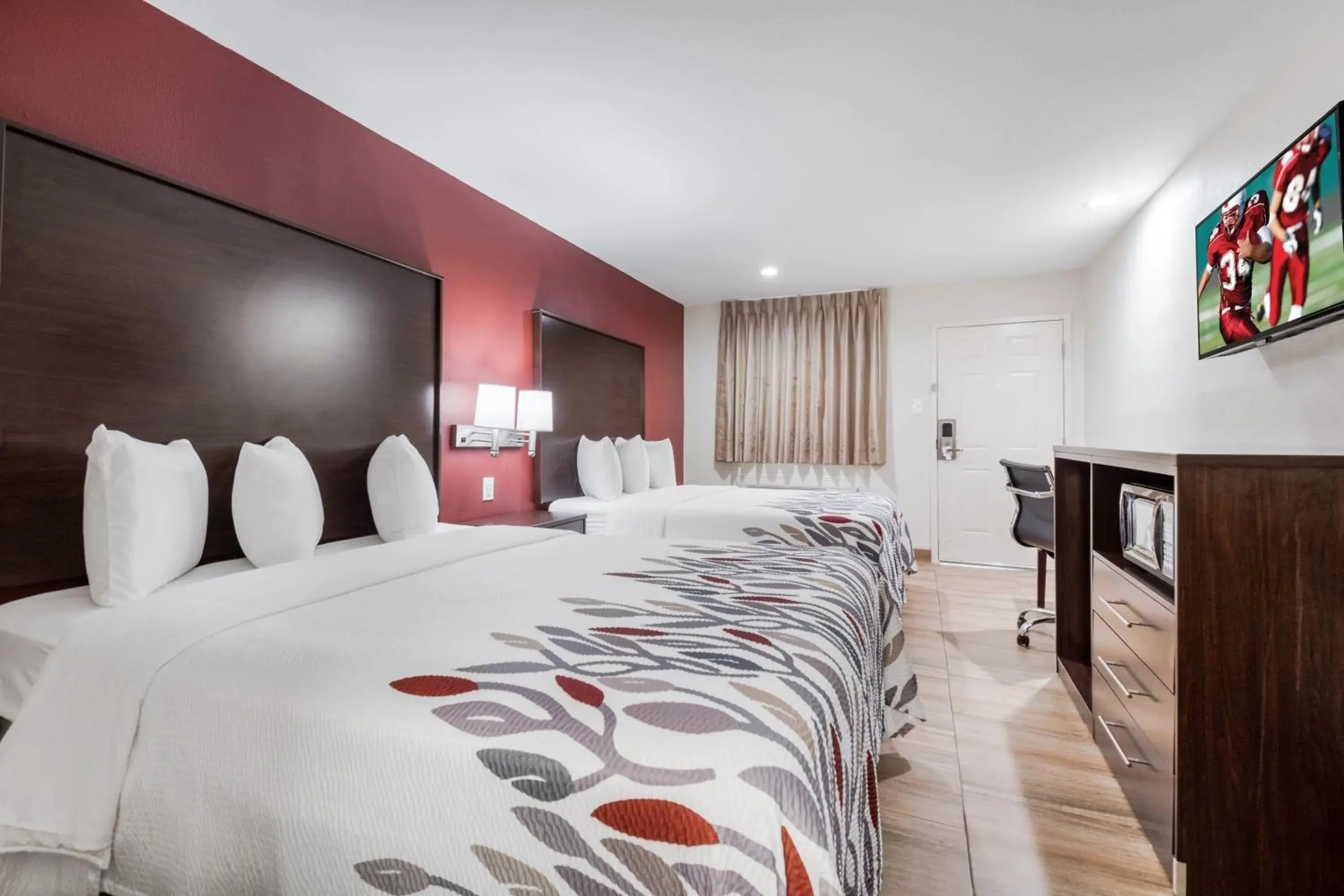 Deluxe Queen Room with Two Queen Beds - Smoking in Red Roof Inn Houston – Spring North Deluxe Queen Room with Two Queen Beds - Smoking in Red Roof Inn Houston – Spring North