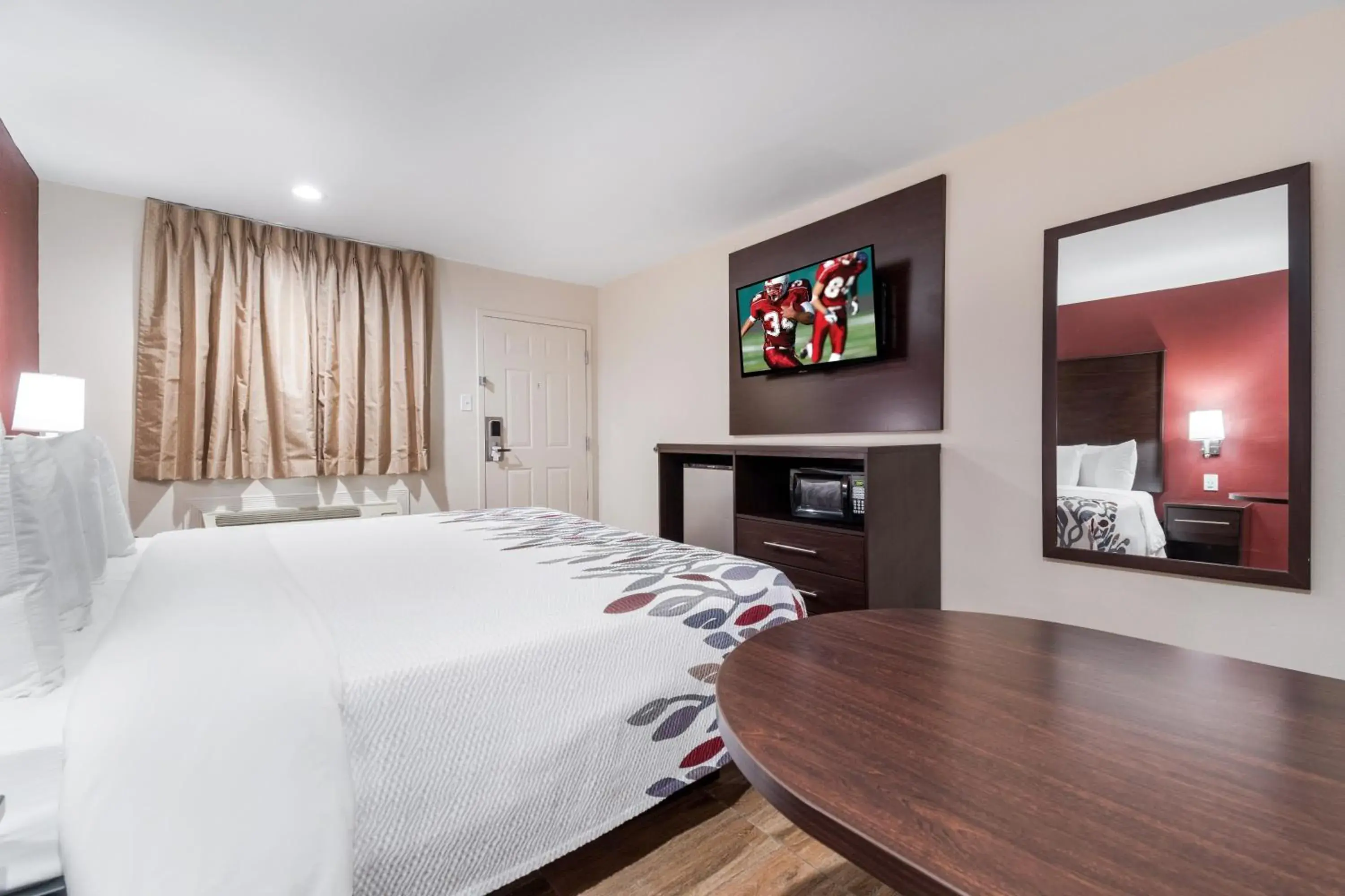 Photo of the whole room, Bed in Red Roof Inn Houston – Spring North Photo of the whole room, Bed in Red Roof Inn Houston – Spring North