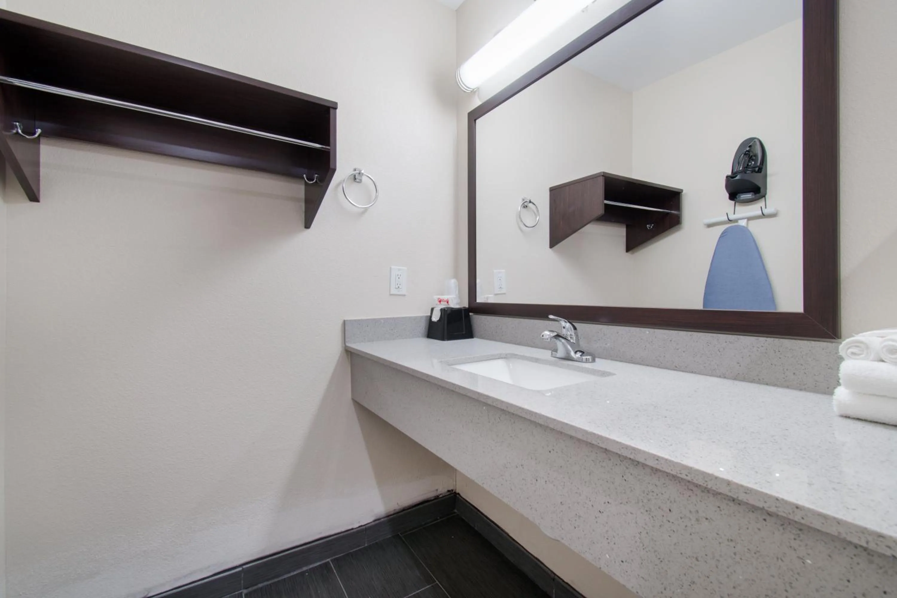 Photo of the whole room in Red Roof Inn Houston – Spring North