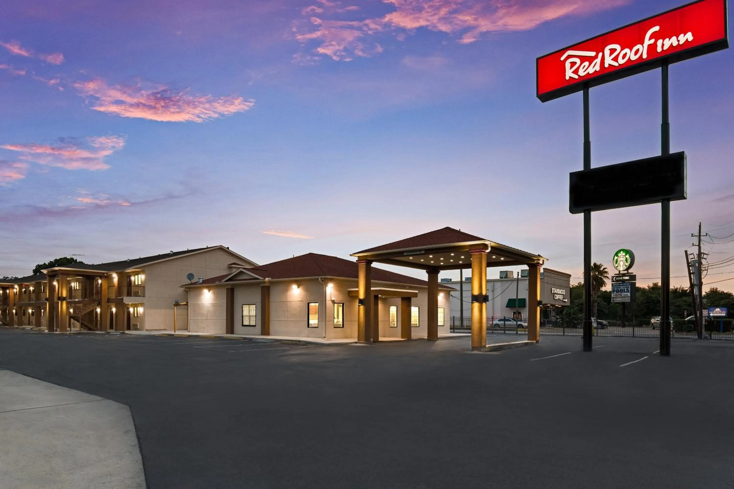 Property building in Red Roof Inn Houston – Spring North