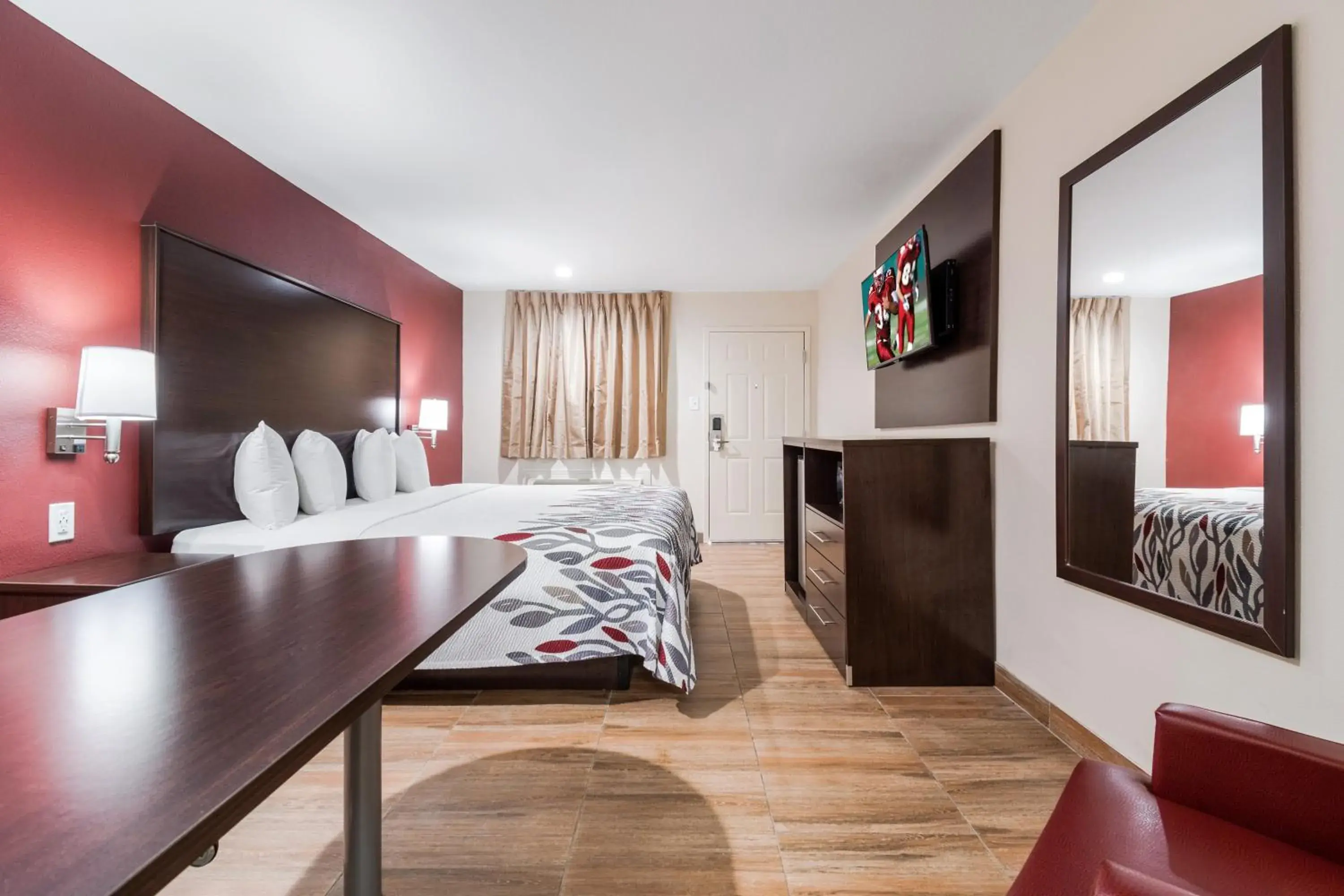 Photo of the whole room, Bed in Red Roof Inn Houston – Spring North Photo of the whole room, Bed in Red Roof Inn Houston – Spring North