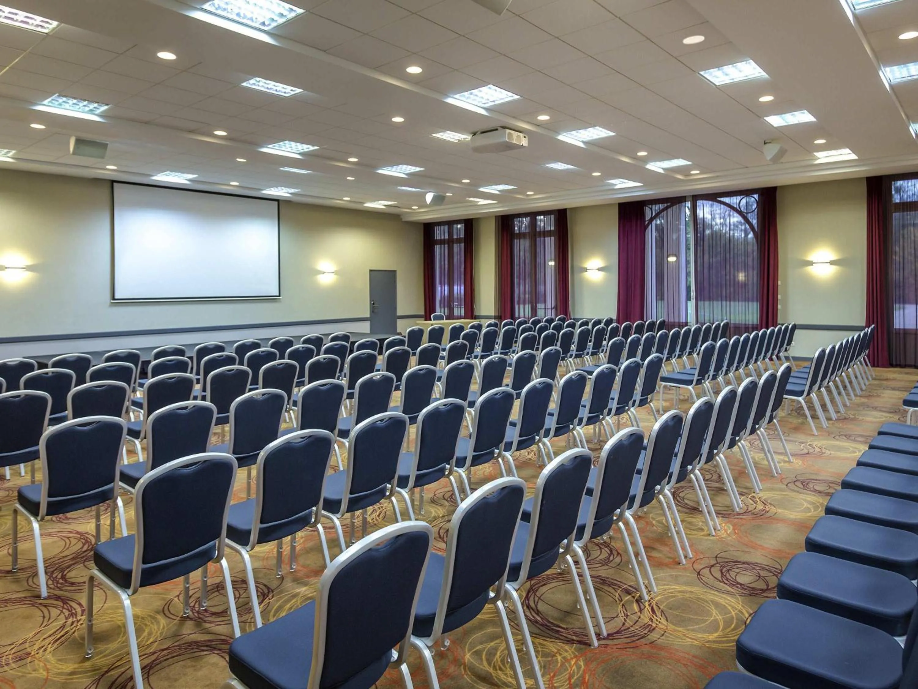 Meeting/conference room in Mercure Chantilly Resort & Conventions