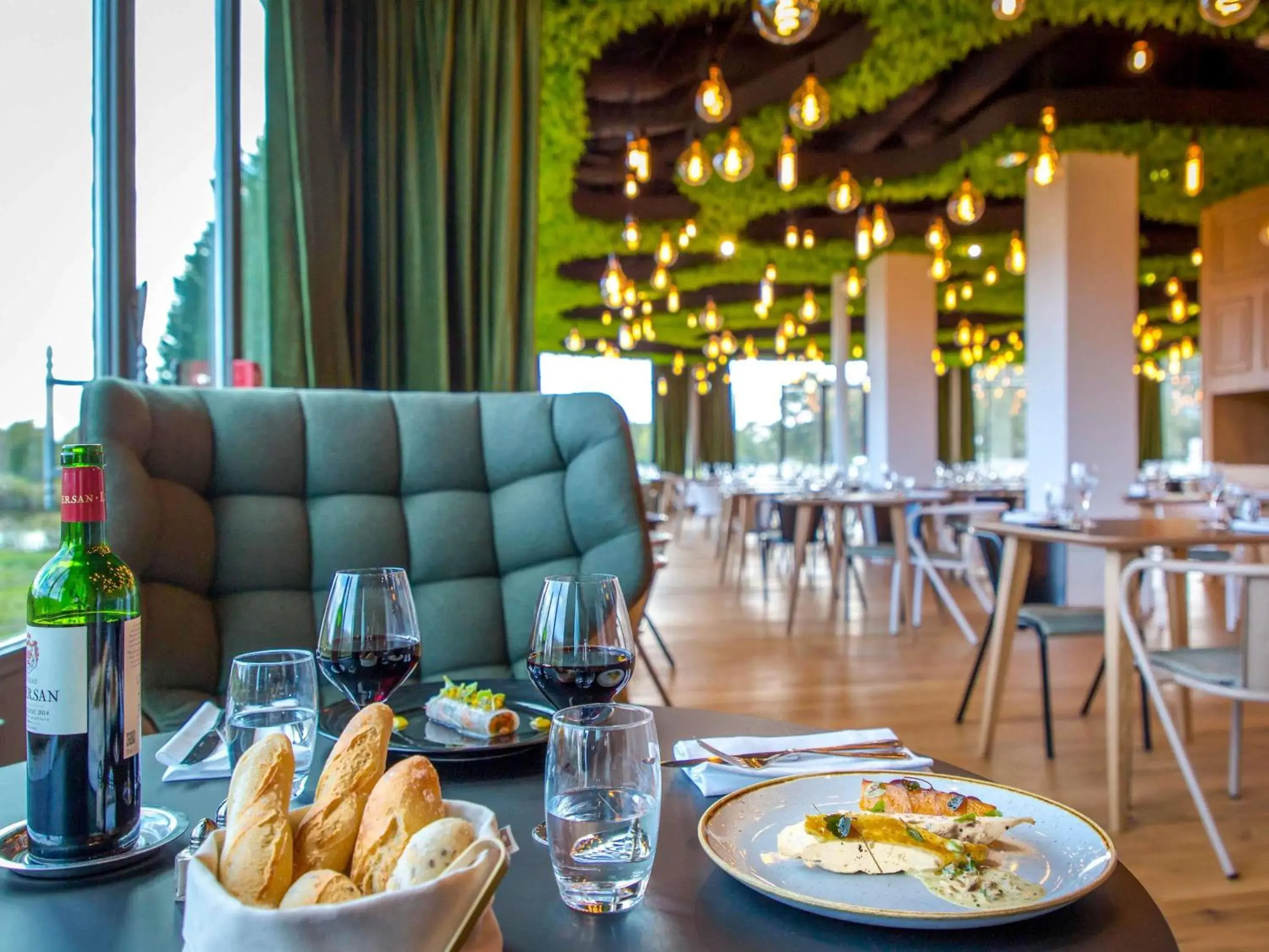 Restaurant/places to eat in Mercure Chantilly Resort & Conventions Restaurant/places to eat in Mercure Chantilly Resort & Conventions