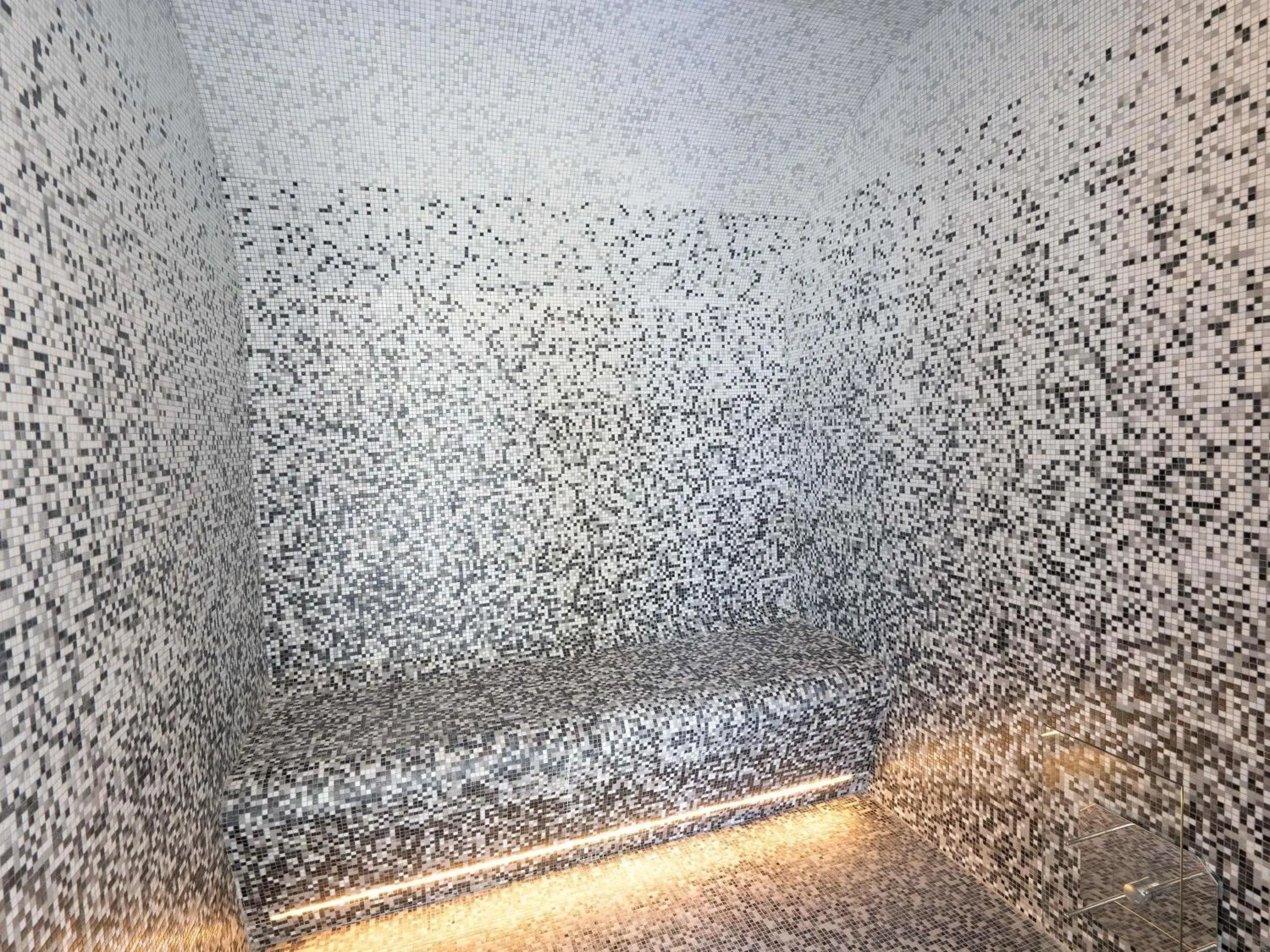 Pool view in Mercure Chantilly Resort & Conventions Pool view in Mercure Chantilly Resort & Conventions