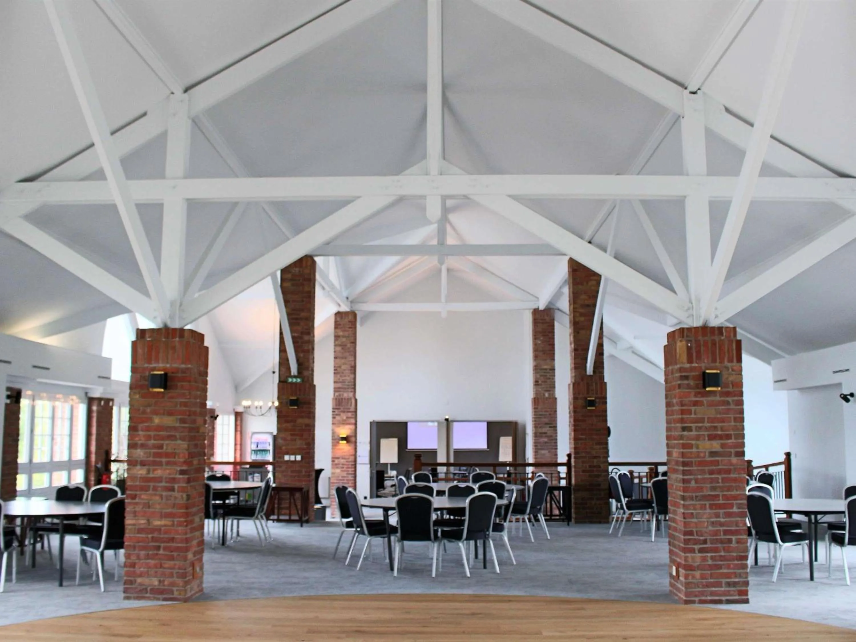 Meeting/conference room in Mercure Chantilly Resort & Conventions