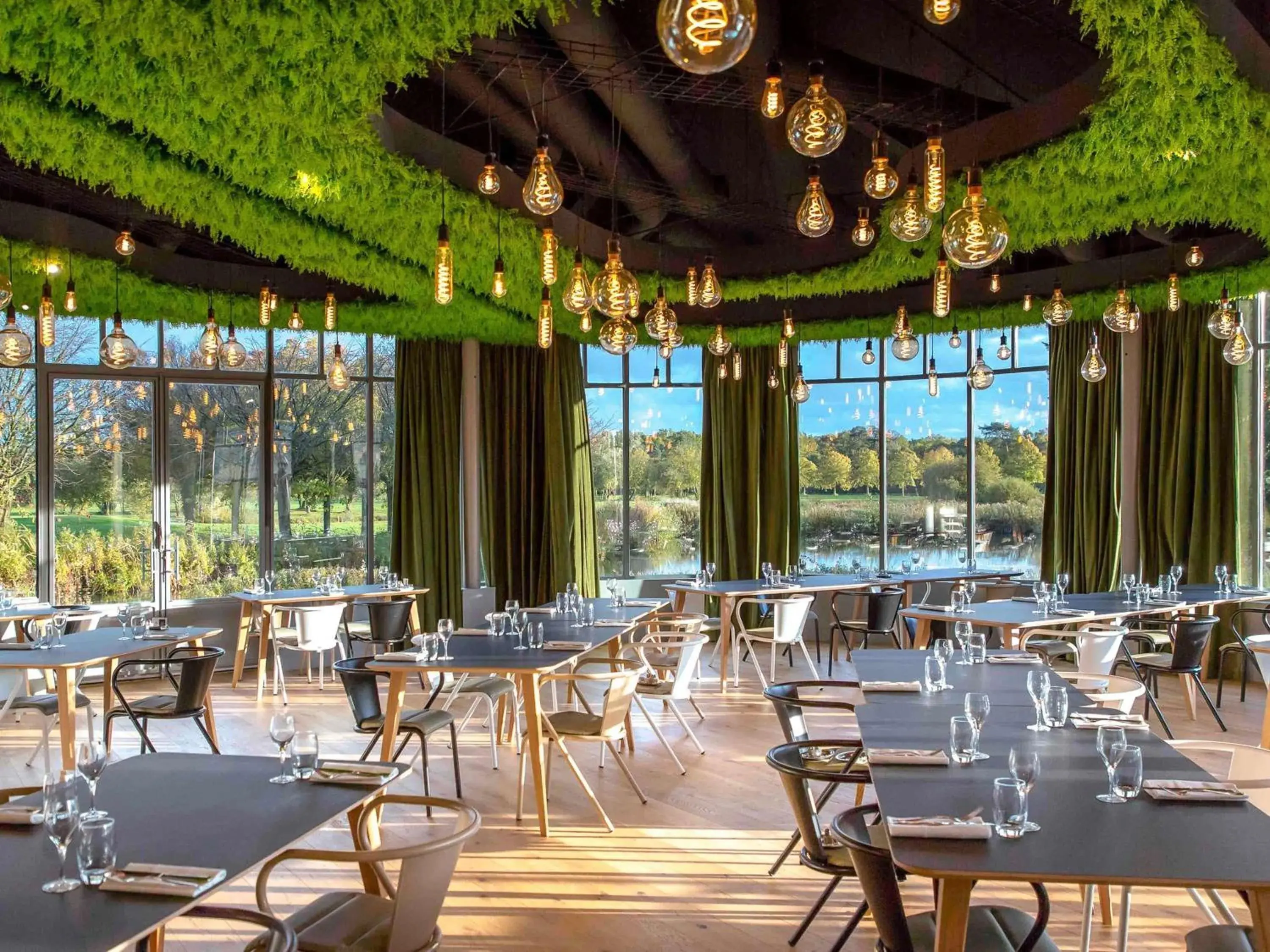 Restaurant/places to eat in Mercure Chantilly Resort & Conventions Restaurant/places to eat in Mercure Chantilly Resort & Conventions