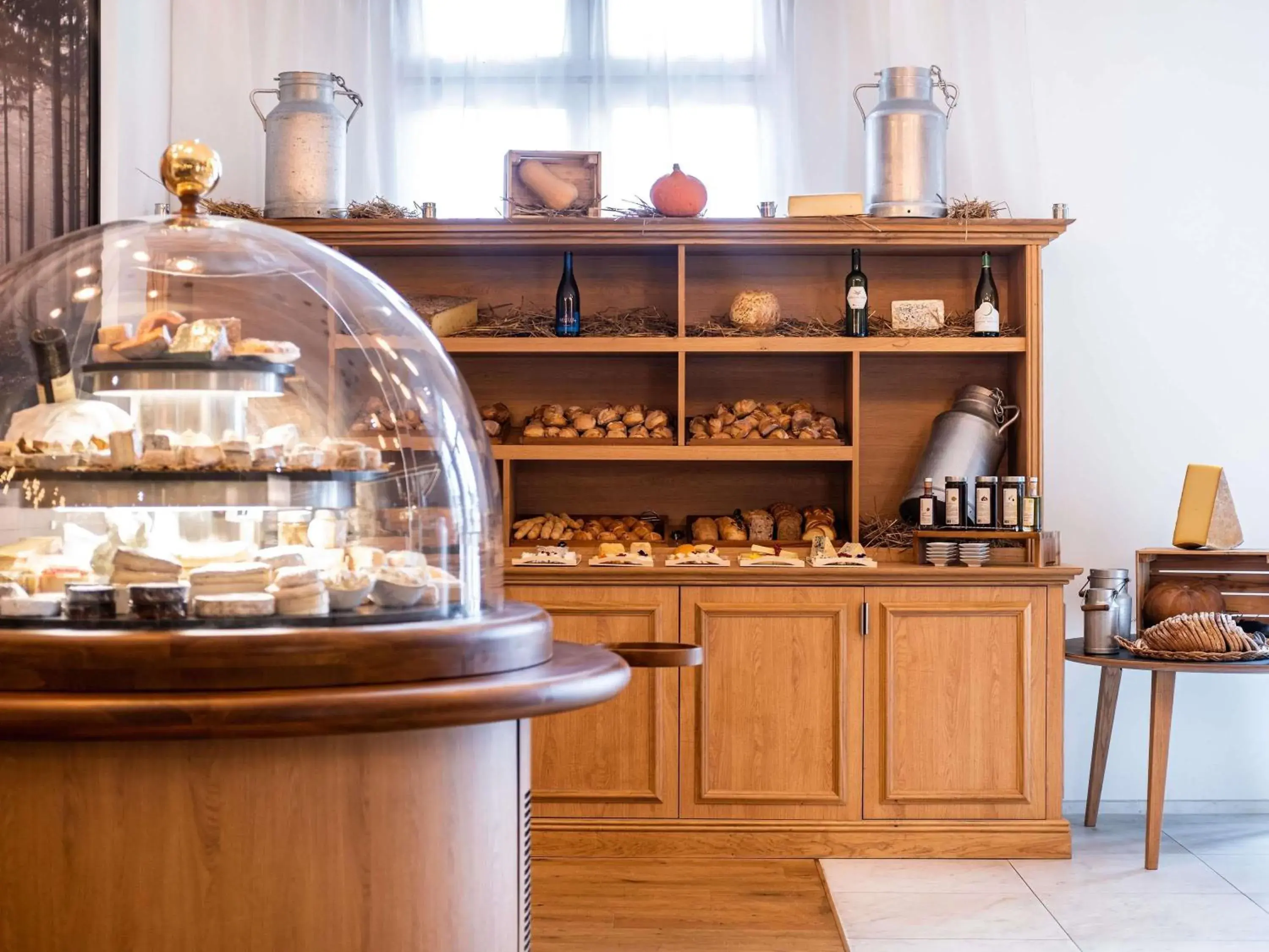 Restaurant/places to eat in Mercure Chantilly Resort & Conventions Restaurant/places to eat in Mercure Chantilly Resort & Conventions