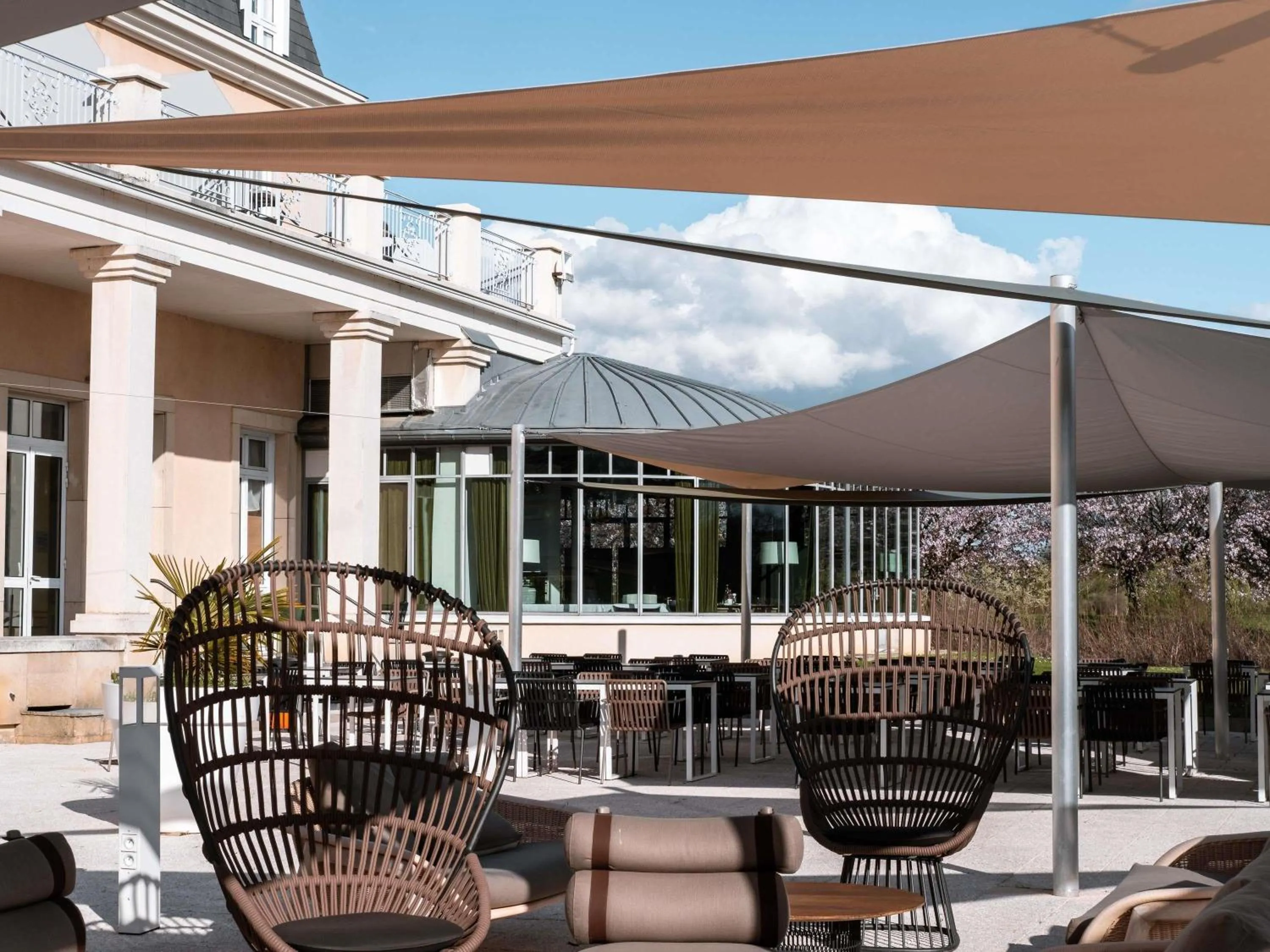 Restaurant/places to eat in Mercure Chantilly Resort & Conventions