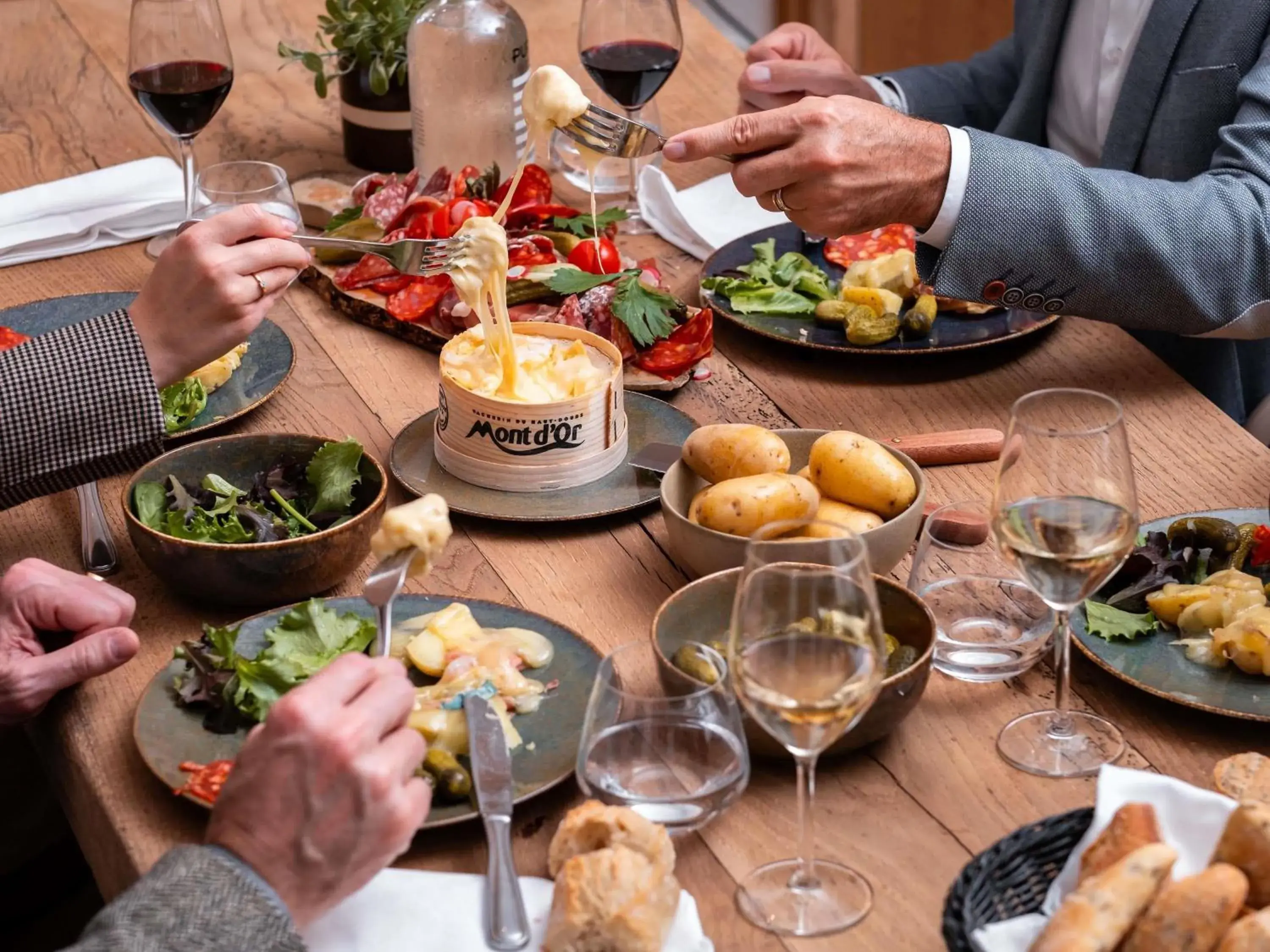 Restaurant/places to eat in Mercure Chantilly Resort & Conventions Restaurant/places to eat in Mercure Chantilly Resort & Conventions