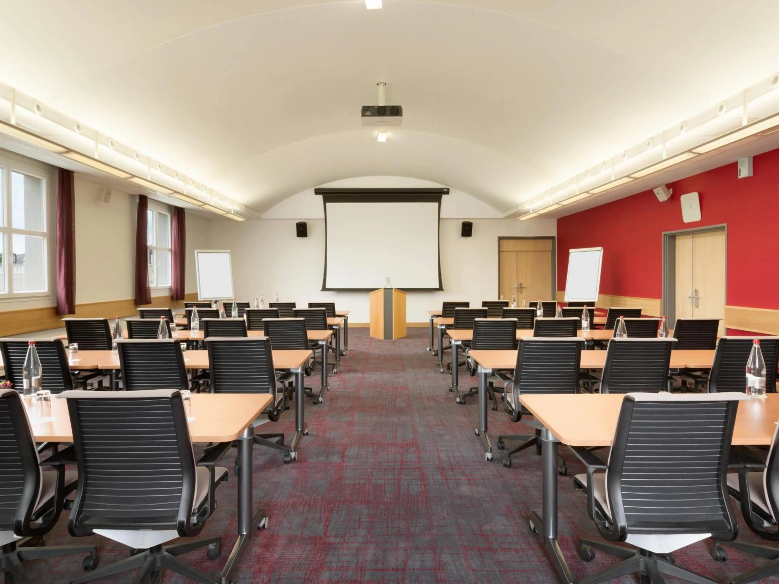 Meeting/conference room in Mercure Chantilly Resort & Conventions
