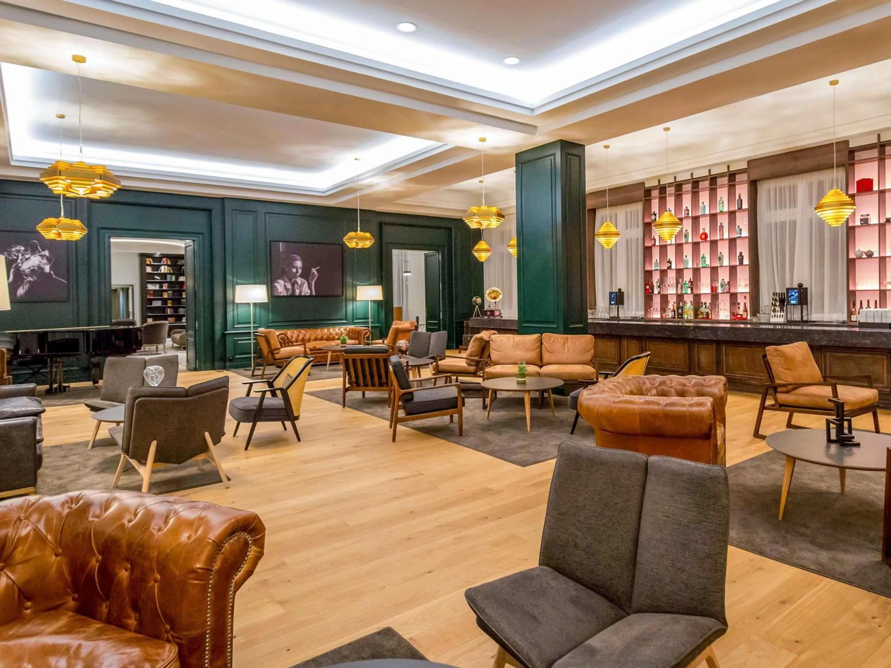 Lounge or bar in Mercure Chantilly Resort & Conventions