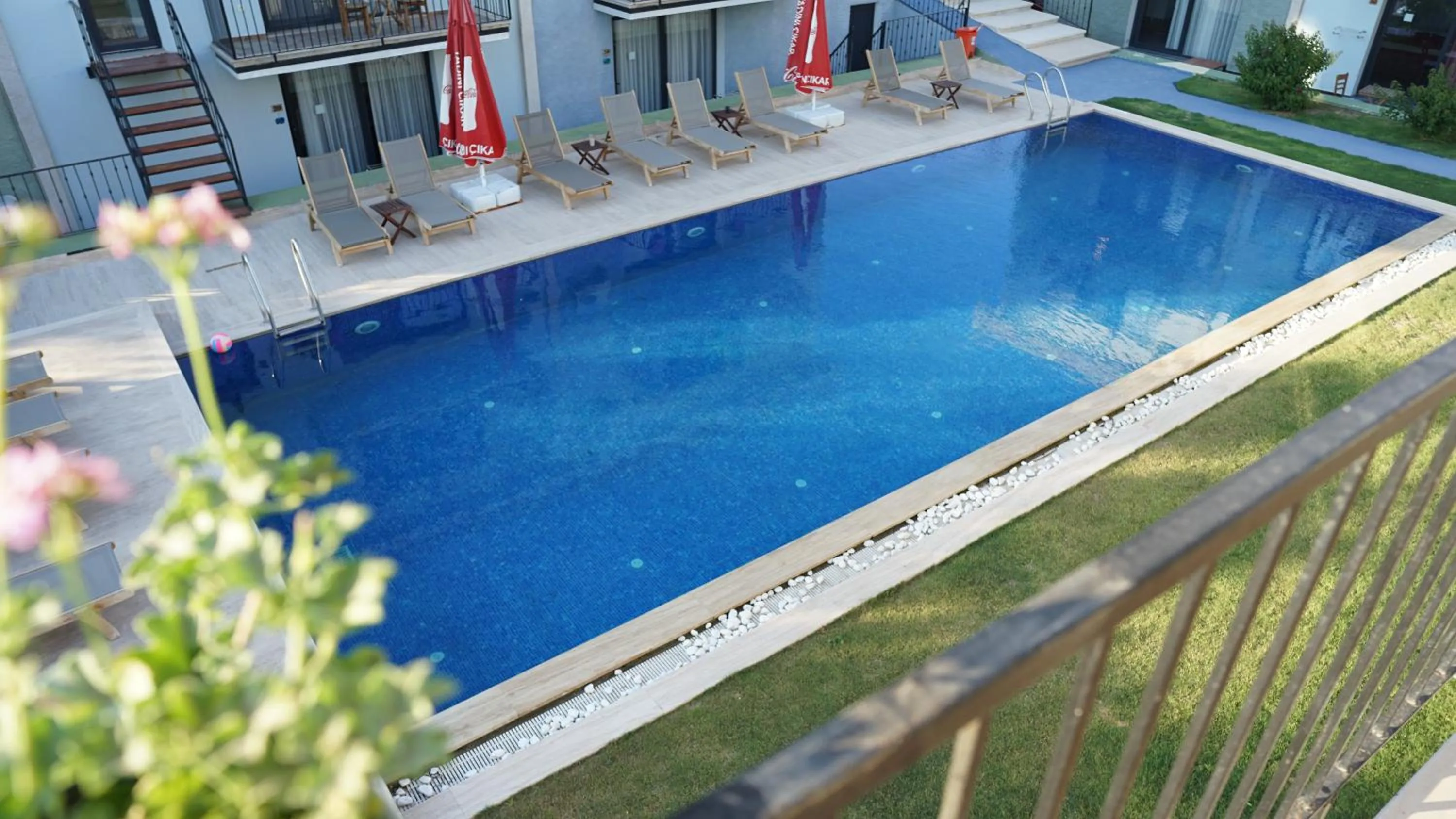 Swimming pool in Karyada Hotel