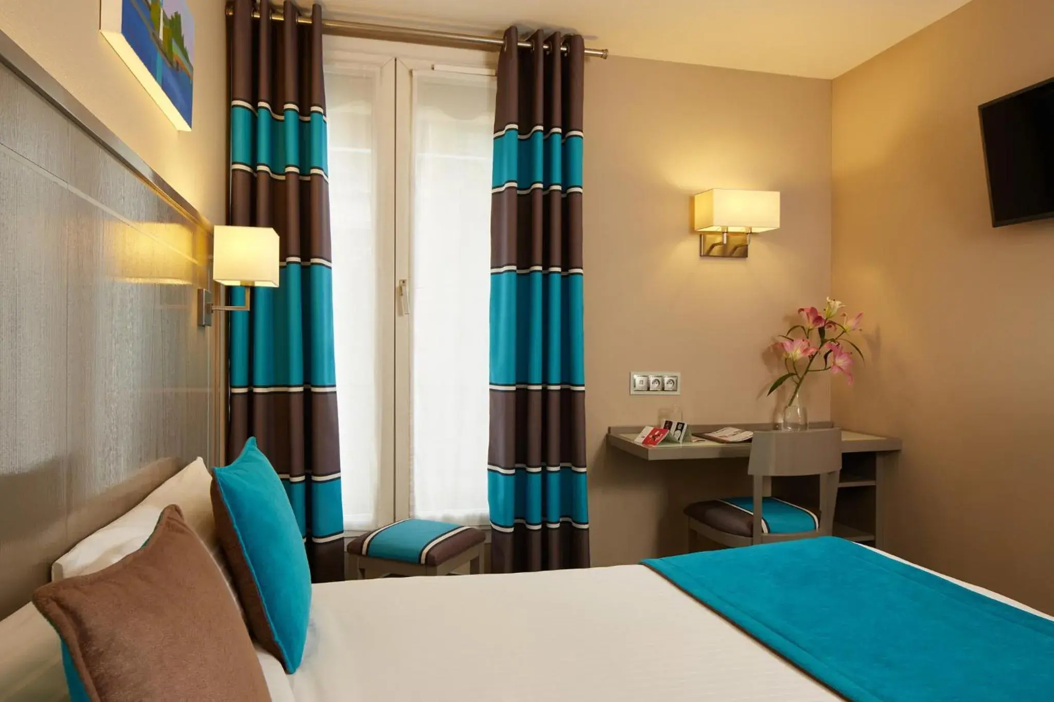 Bedroom, Bed in Beaugrenelle St-Charles Tour Eiffel Bedroom, Bed in Beaugrenelle St-Charles Tour Eiffel