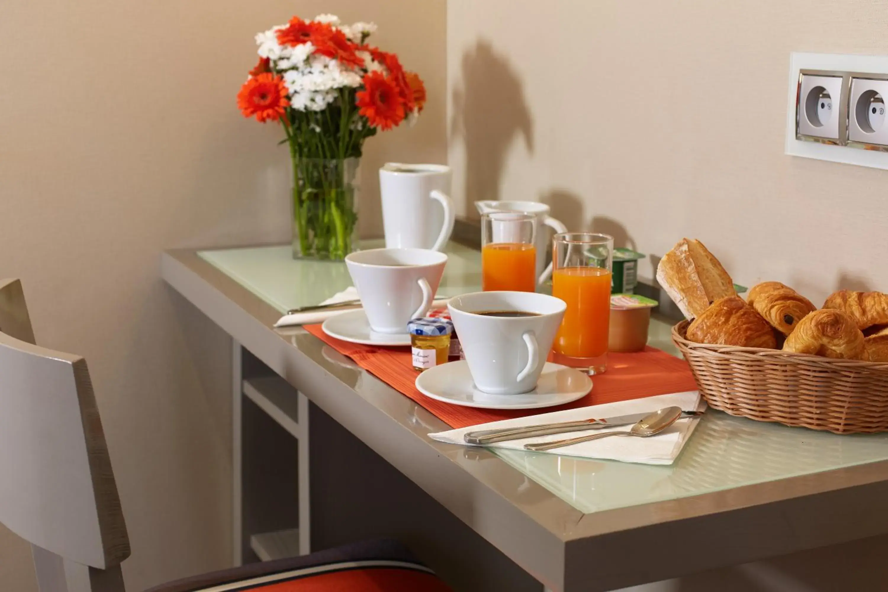 Breakfast in Beaugrenelle St-Charles Tour Eiffel Breakfast in Beaugrenelle St-Charles Tour Eiffel