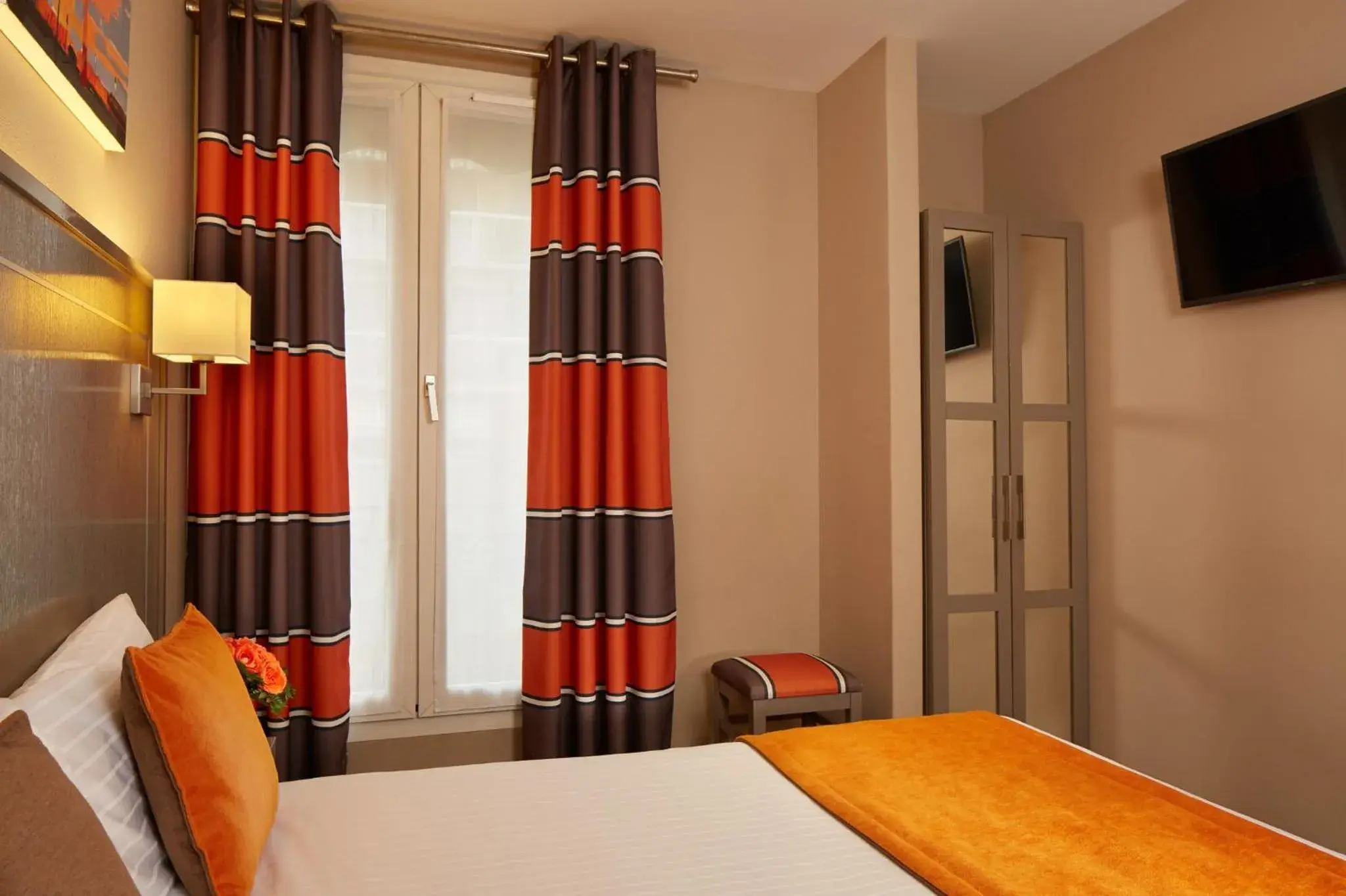 Bedroom, Bed in Beaugrenelle St-Charles Tour Eiffel Bedroom, Bed in Beaugrenelle St-Charles Tour Eiffel