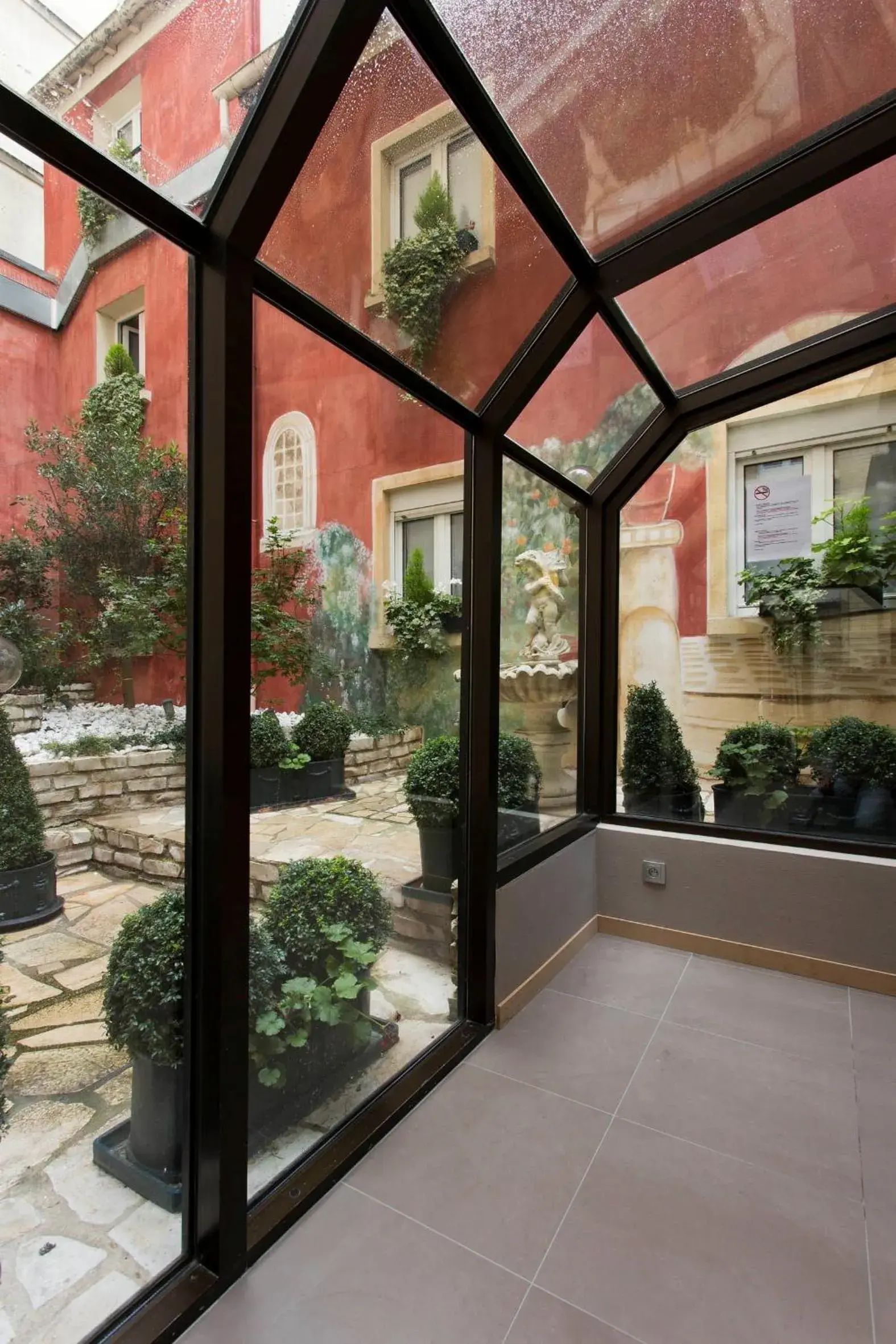 Facade/entrance in Beaugrenelle St-Charles Tour Eiffel Facade/entrance in Beaugrenelle St-Charles Tour Eiffel