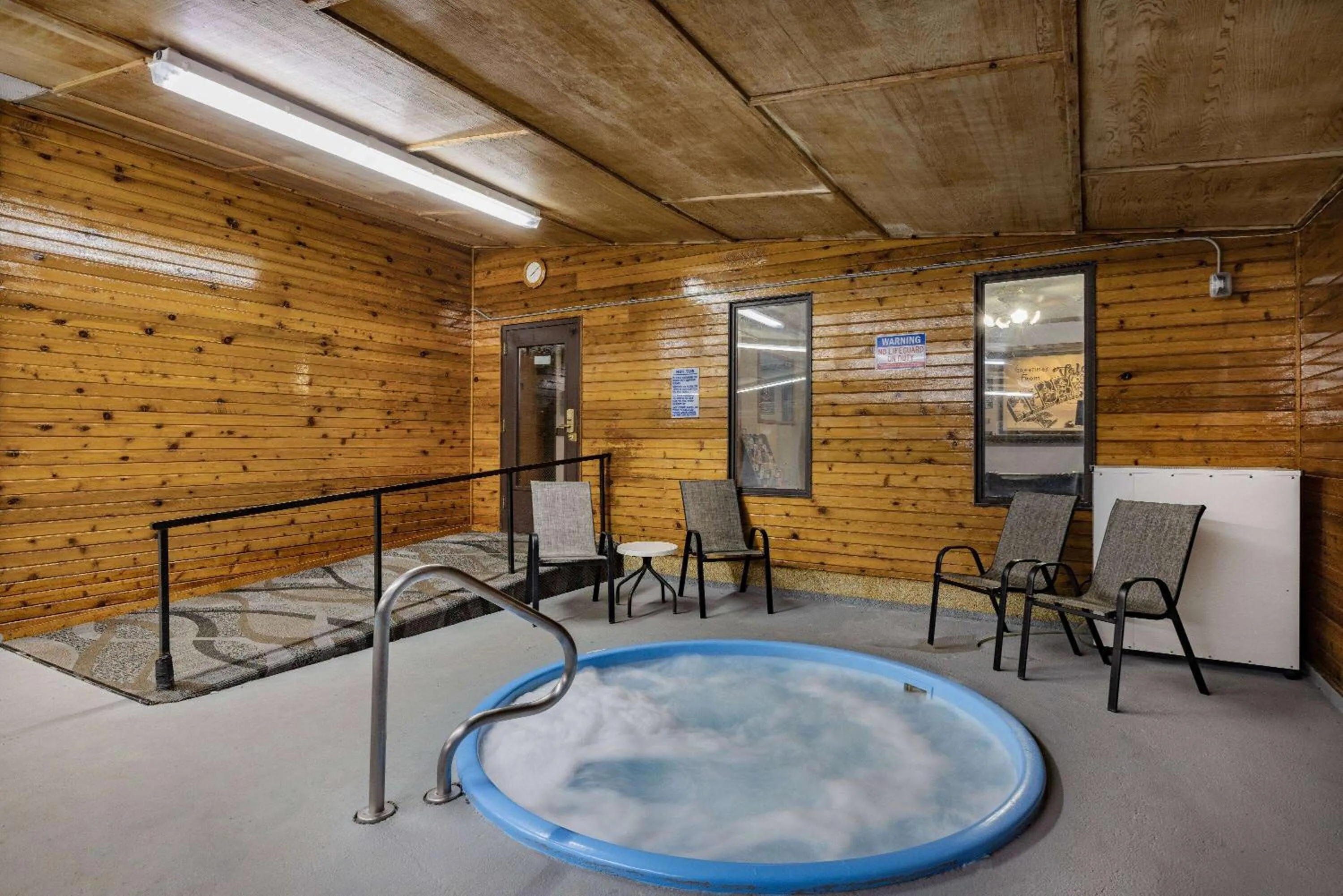 Hot Tub in Super 8 by Wyndham Valentine NE