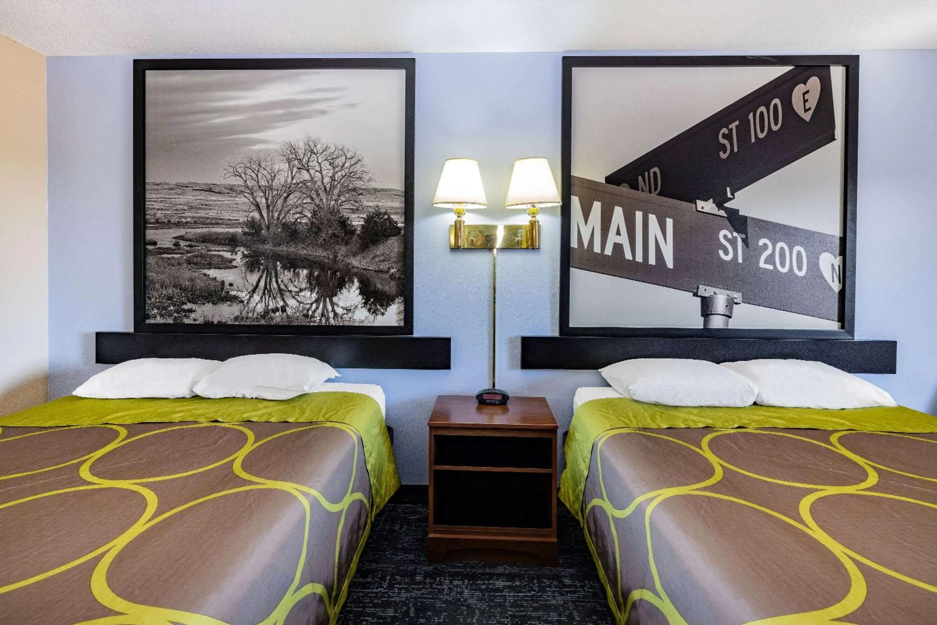 Photo of the whole room, Bed in Super 8 by Wyndham Valentine NE