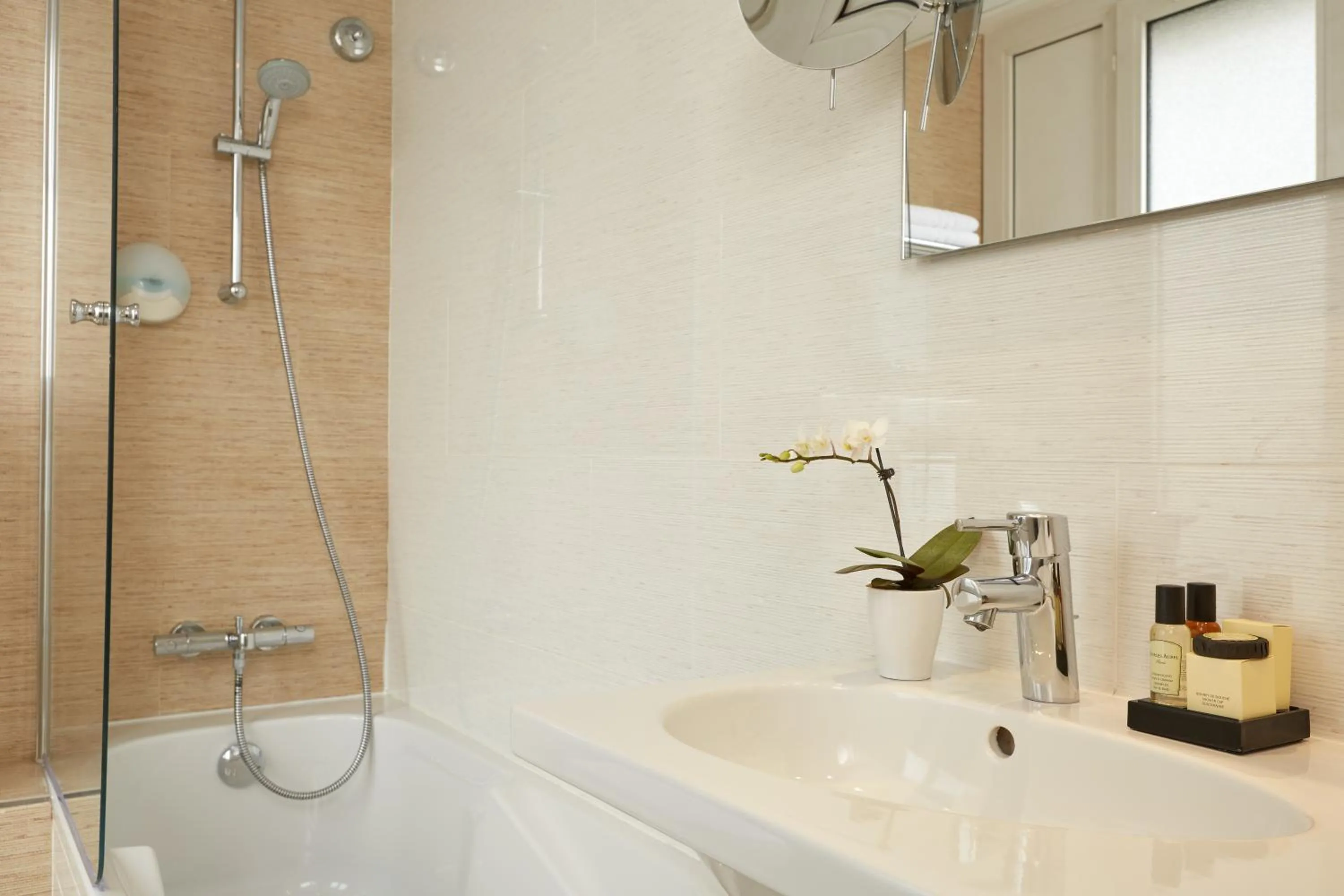 Bathroom in Alizé Grenelle Tour Eiffel