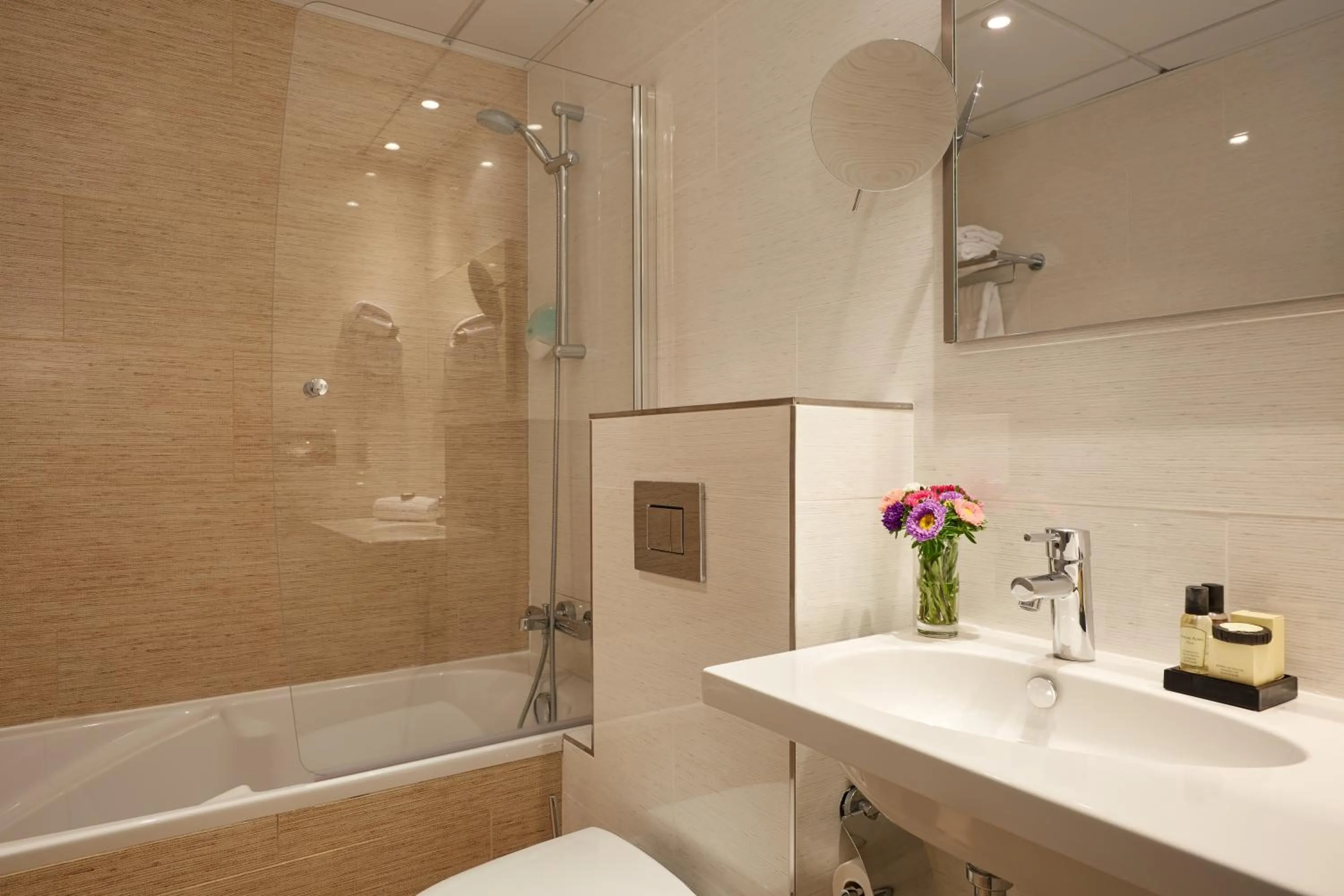 Bathroom in Alizé Grenelle Tour Eiffel