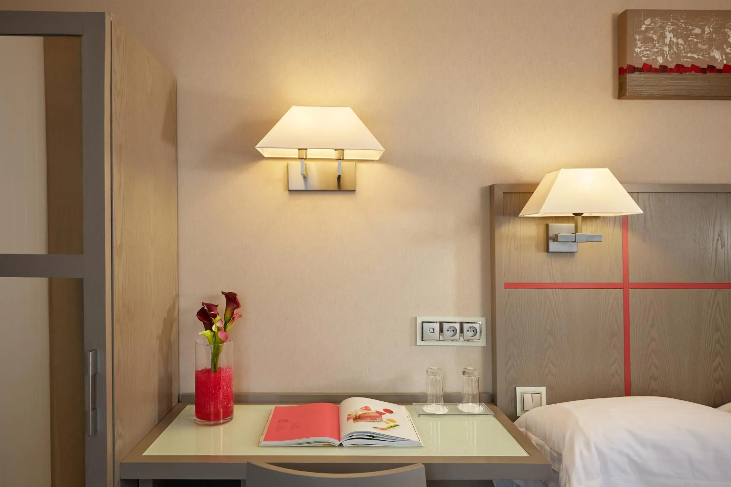 Bedroom, Bed in Alizé Grenelle Tour Eiffel Bedroom, Bed in Alizé Grenelle Tour Eiffel