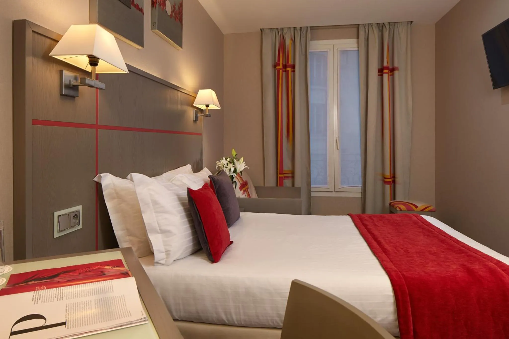 Bed in Alizé Grenelle Tour Eiffel