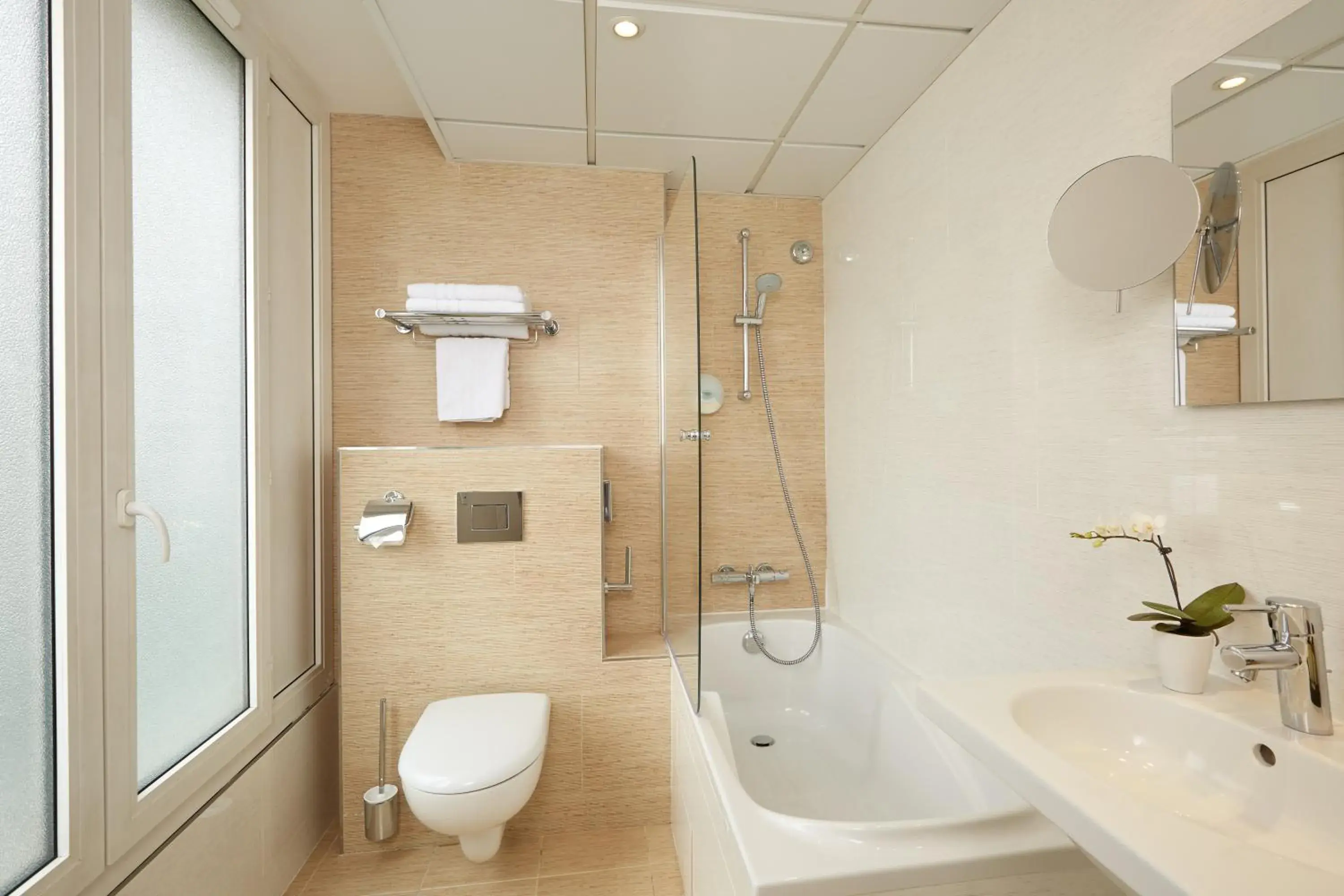 Bathroom in Alizé Grenelle Tour Eiffel Bathroom in Alizé Grenelle Tour Eiffel