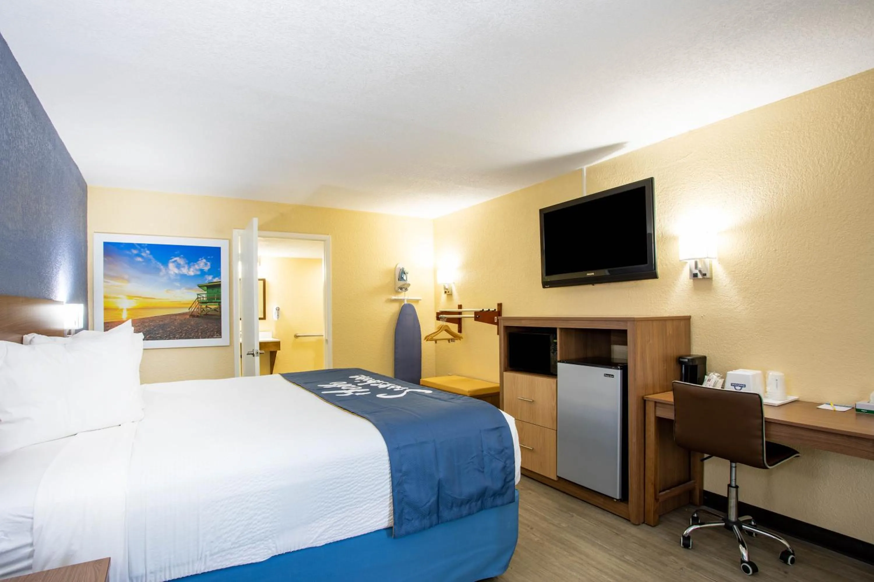 Photo of the whole room in Days Inn by Wyndham Apopka/Orlando