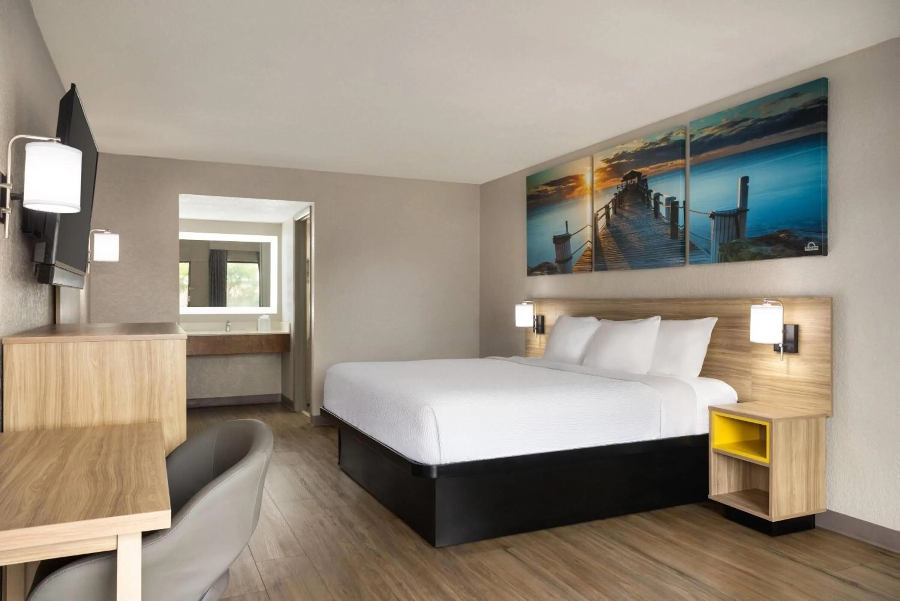 Photo of the whole room, Bed in Days Inn by Wyndham Apopka/Orlando