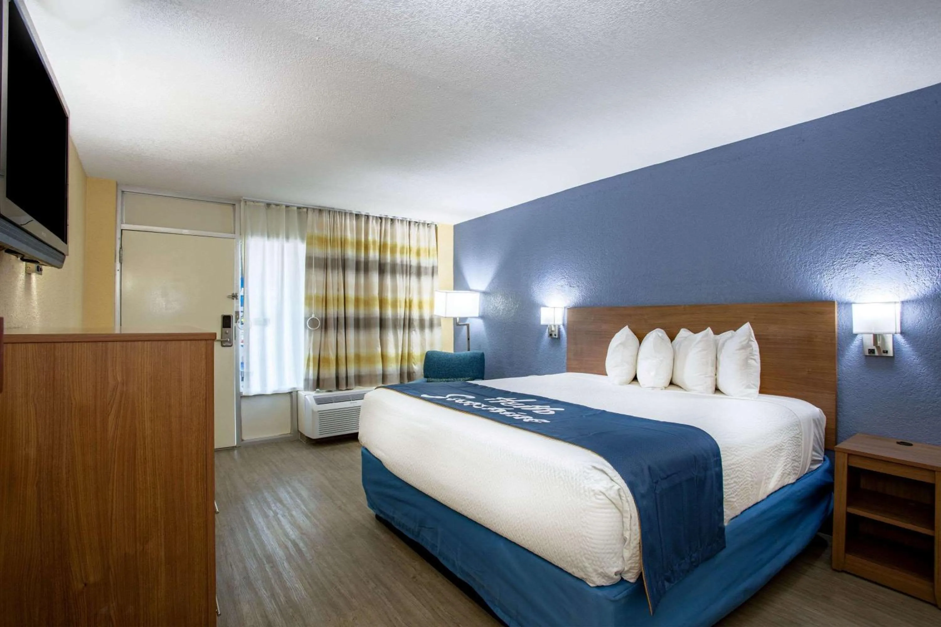 Photo of the whole room in Days Inn by Wyndham Apopka/Orlando
