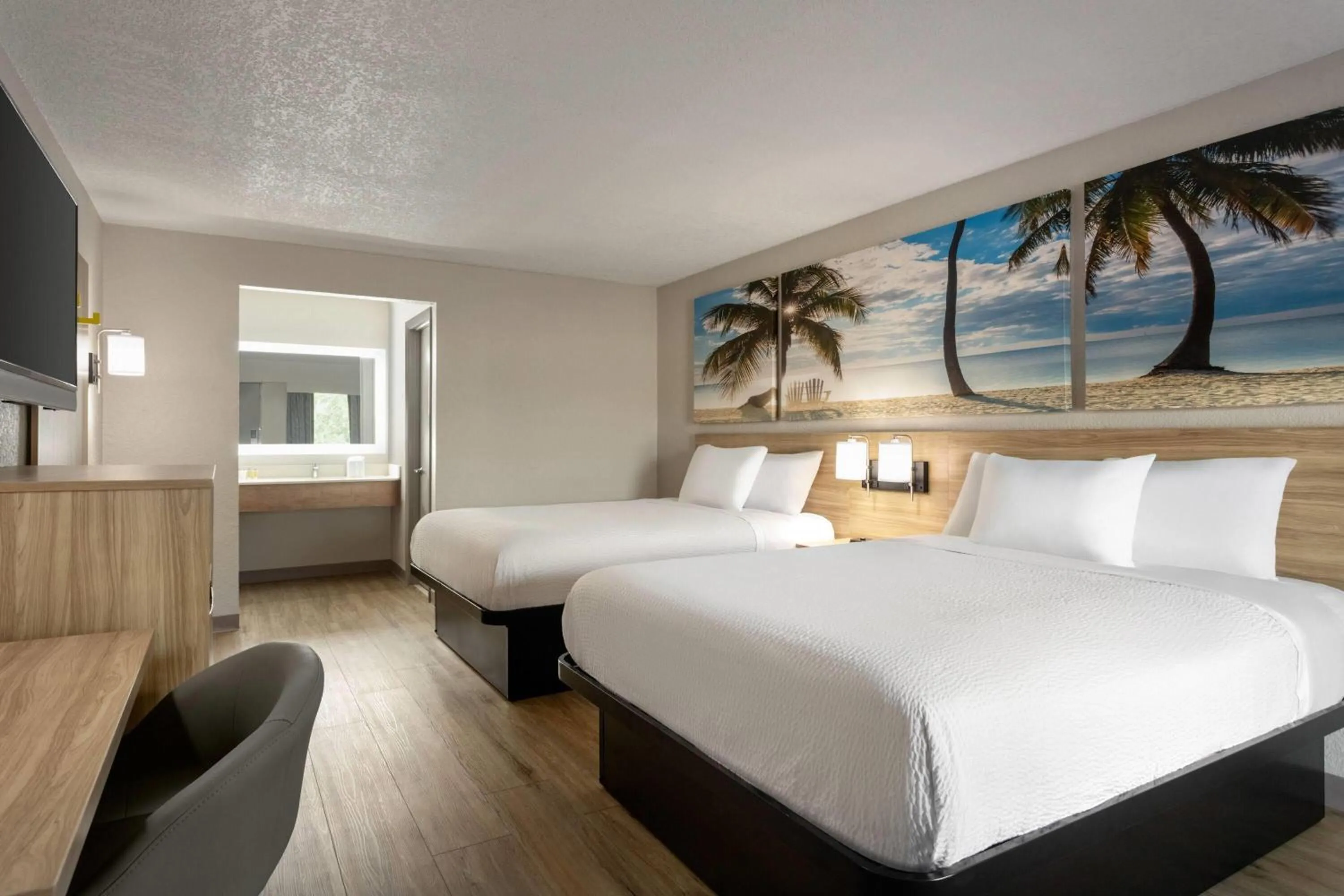 Photo of the whole room, Bed in Days Inn by Wyndham Apopka/Orlando