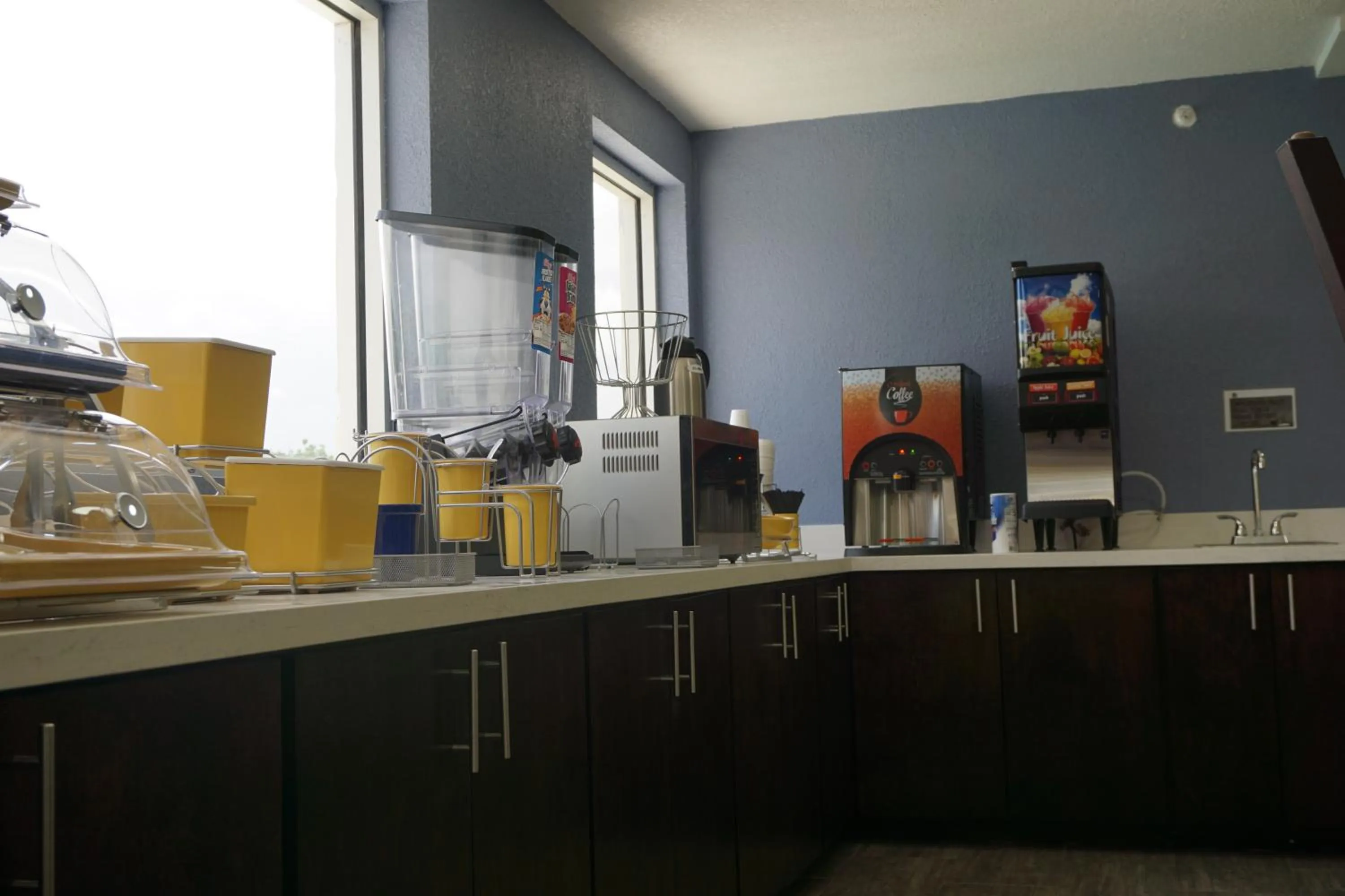 Coffee/tea facilities in Days Inn by Wyndham Apopka/Orlando