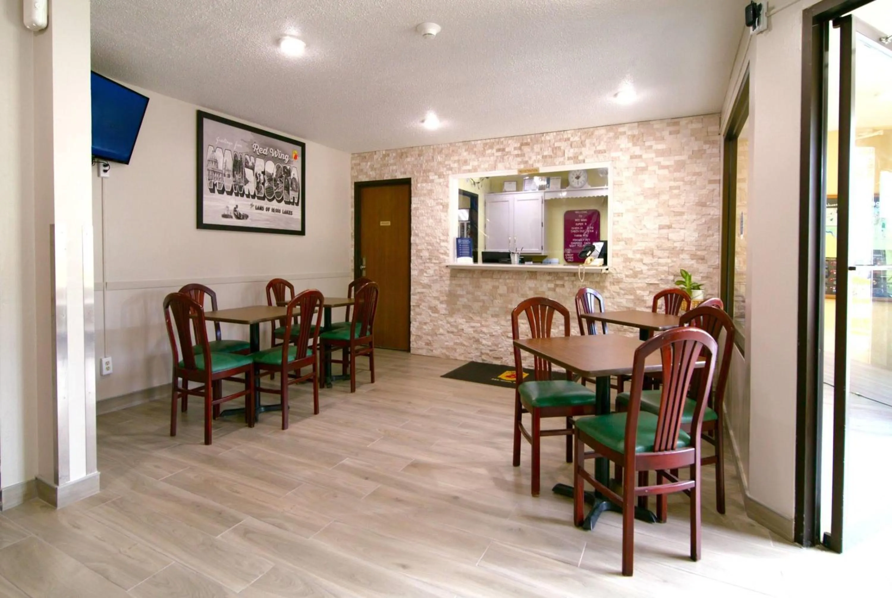 Lobby or reception in Super 8 by Wyndham Red Wing