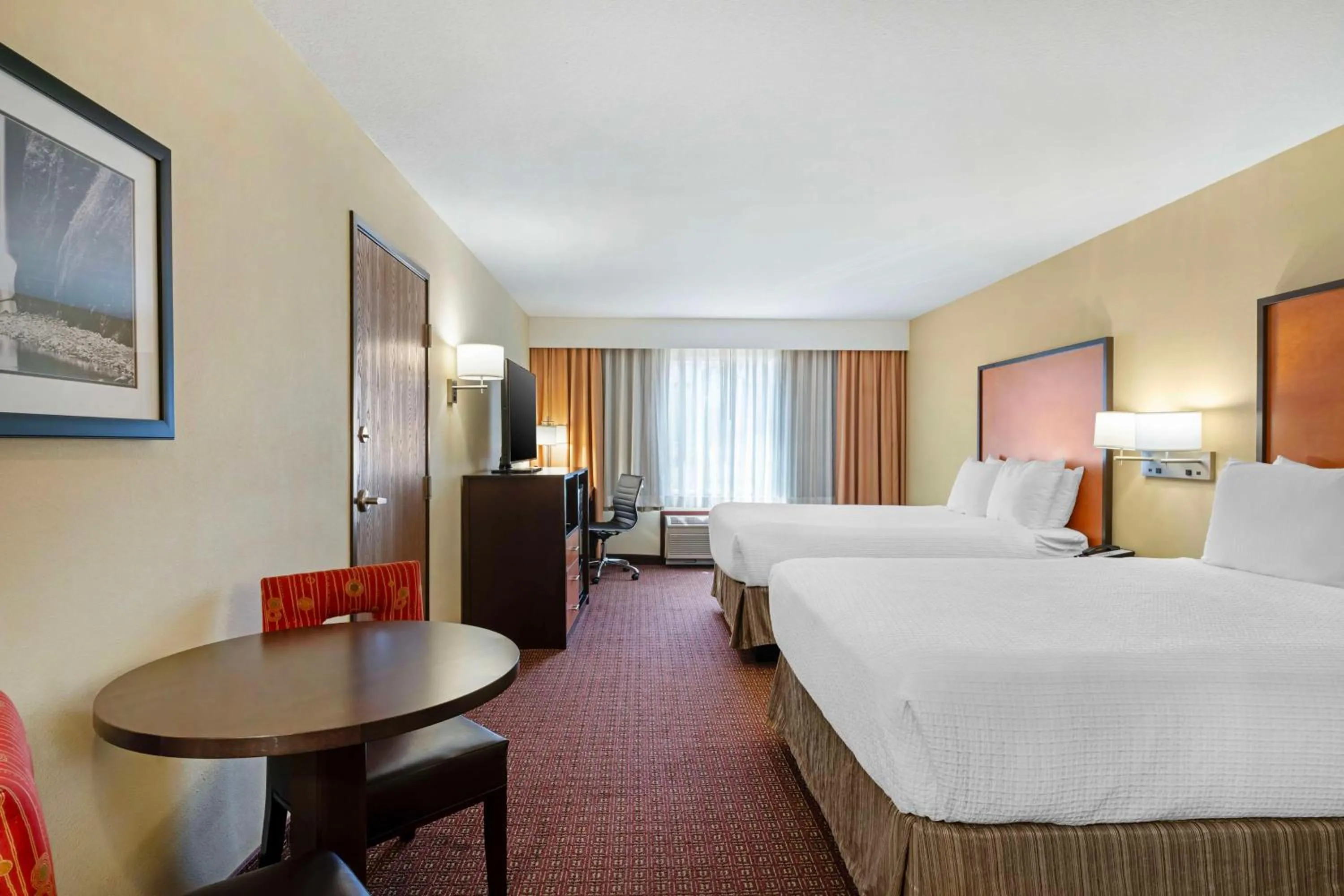 Bedroom, Bed in Best Western Cascade Inn & Suites