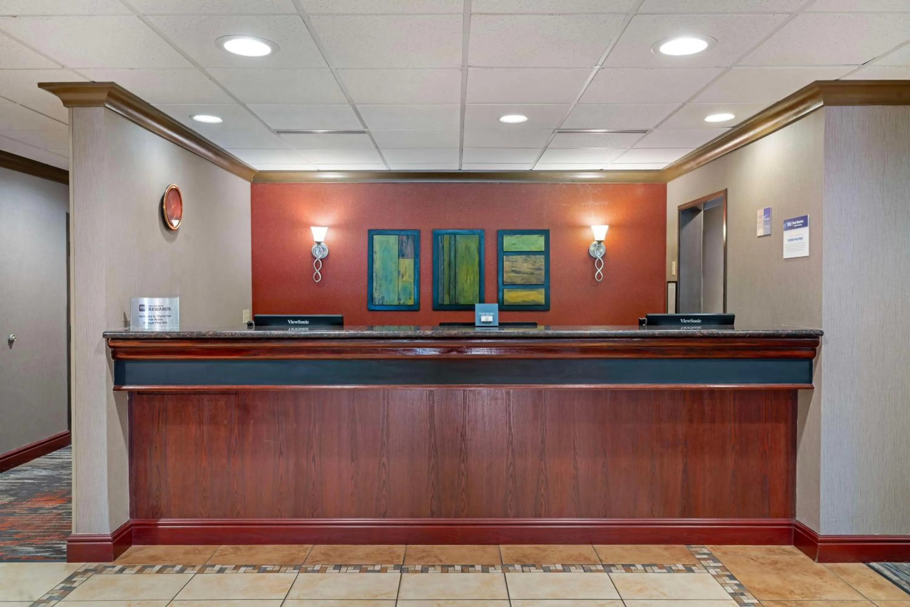Lobby or reception in Best Western Cascade Inn & Suites