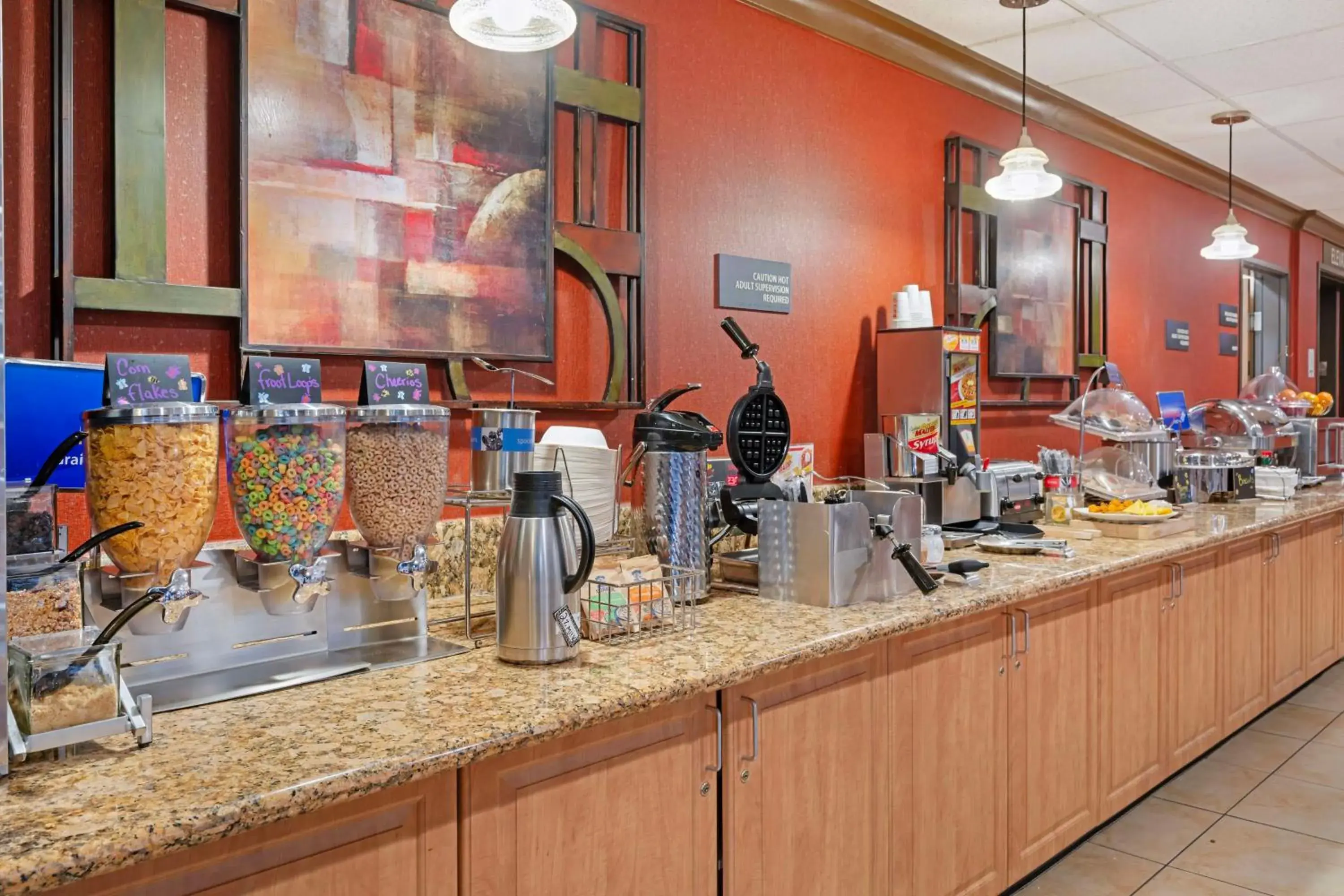 Breakfast in Best Western Cascade Inn & Suites Breakfast in Best Western Cascade Inn & Suites