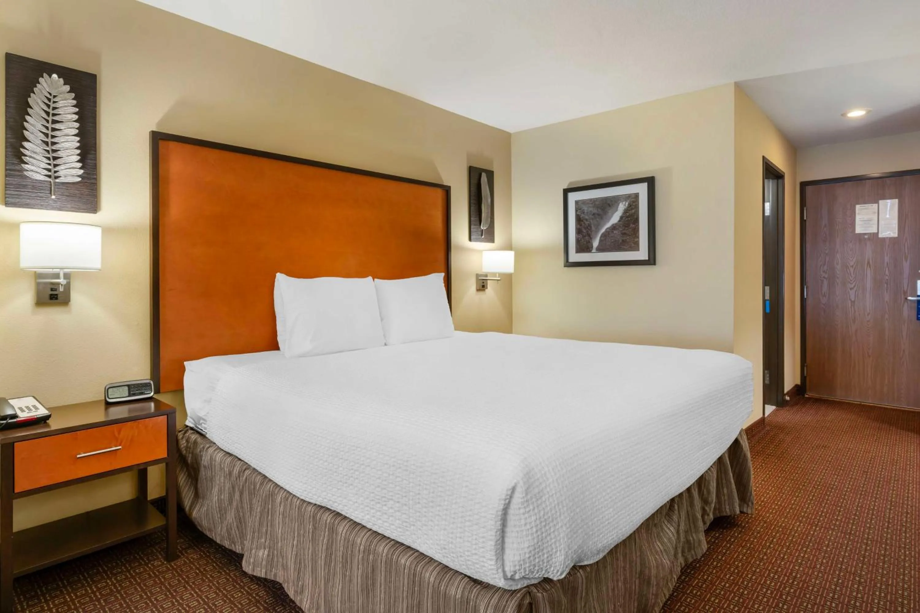 Bedroom, Bed in Best Western Cascade Inn & Suites