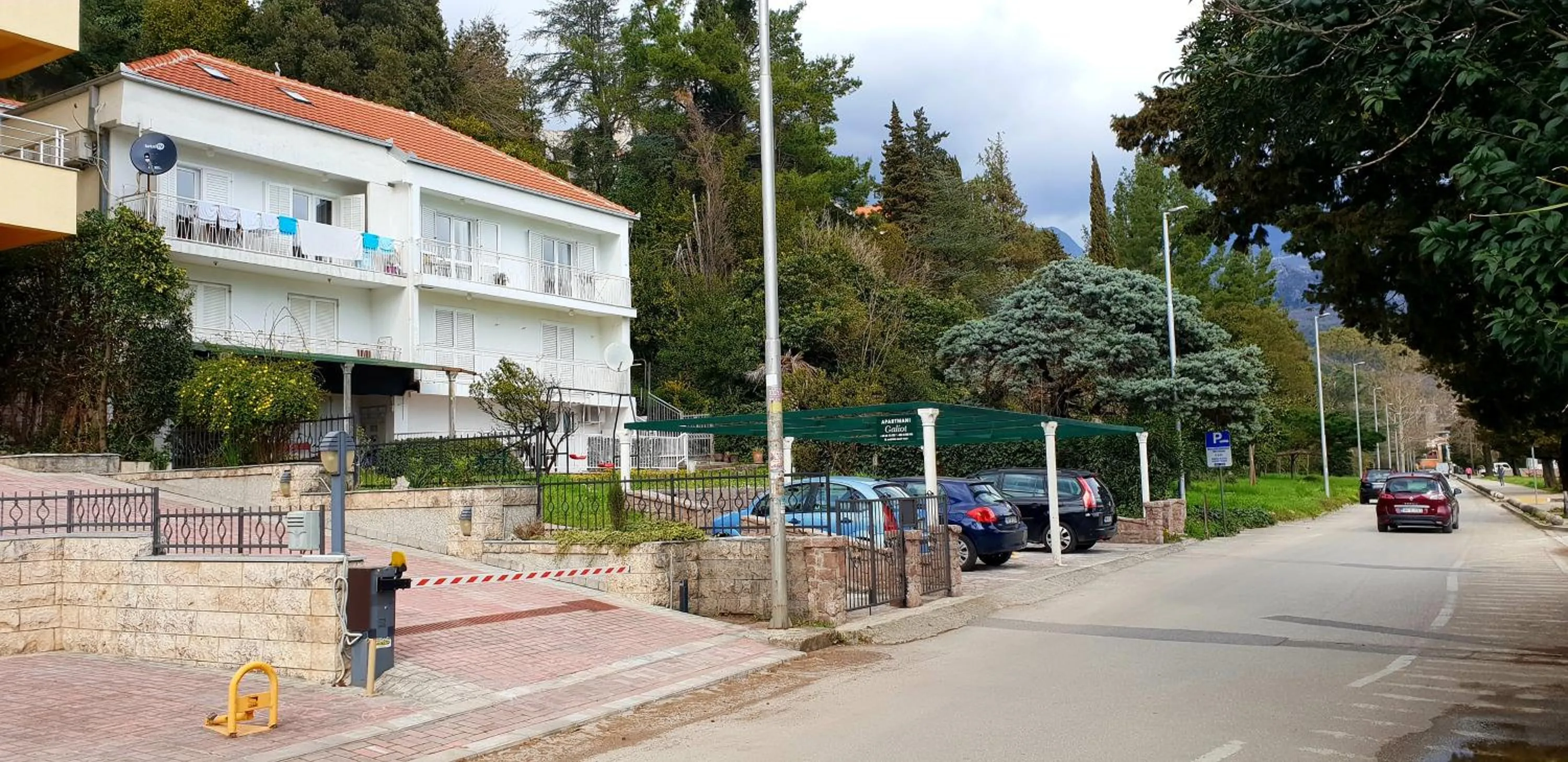 Property building in Apartmani Galiot