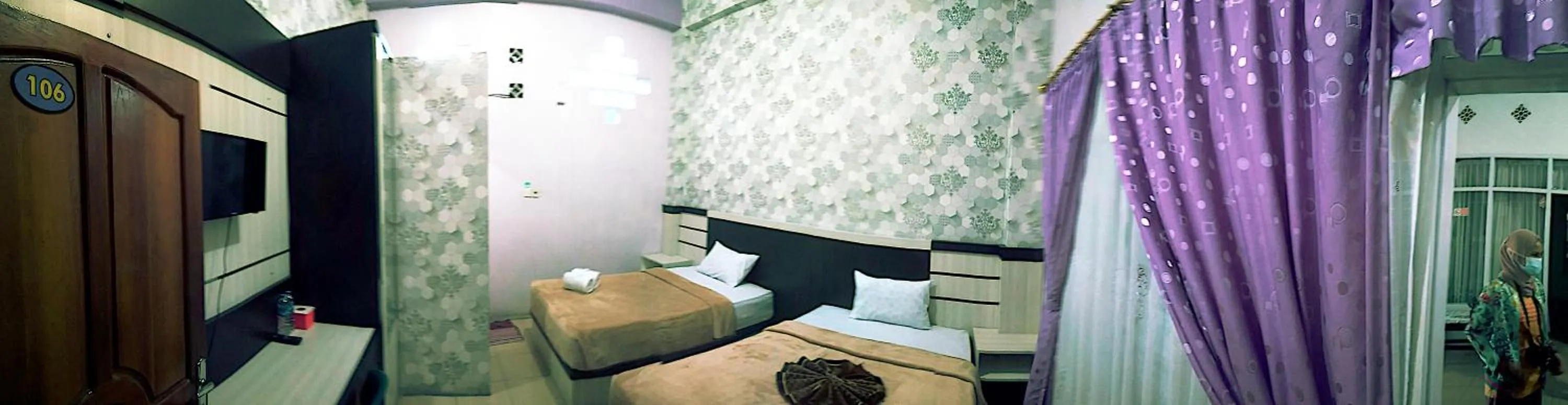 Bedroom in Trivadoh Syariah Hotel