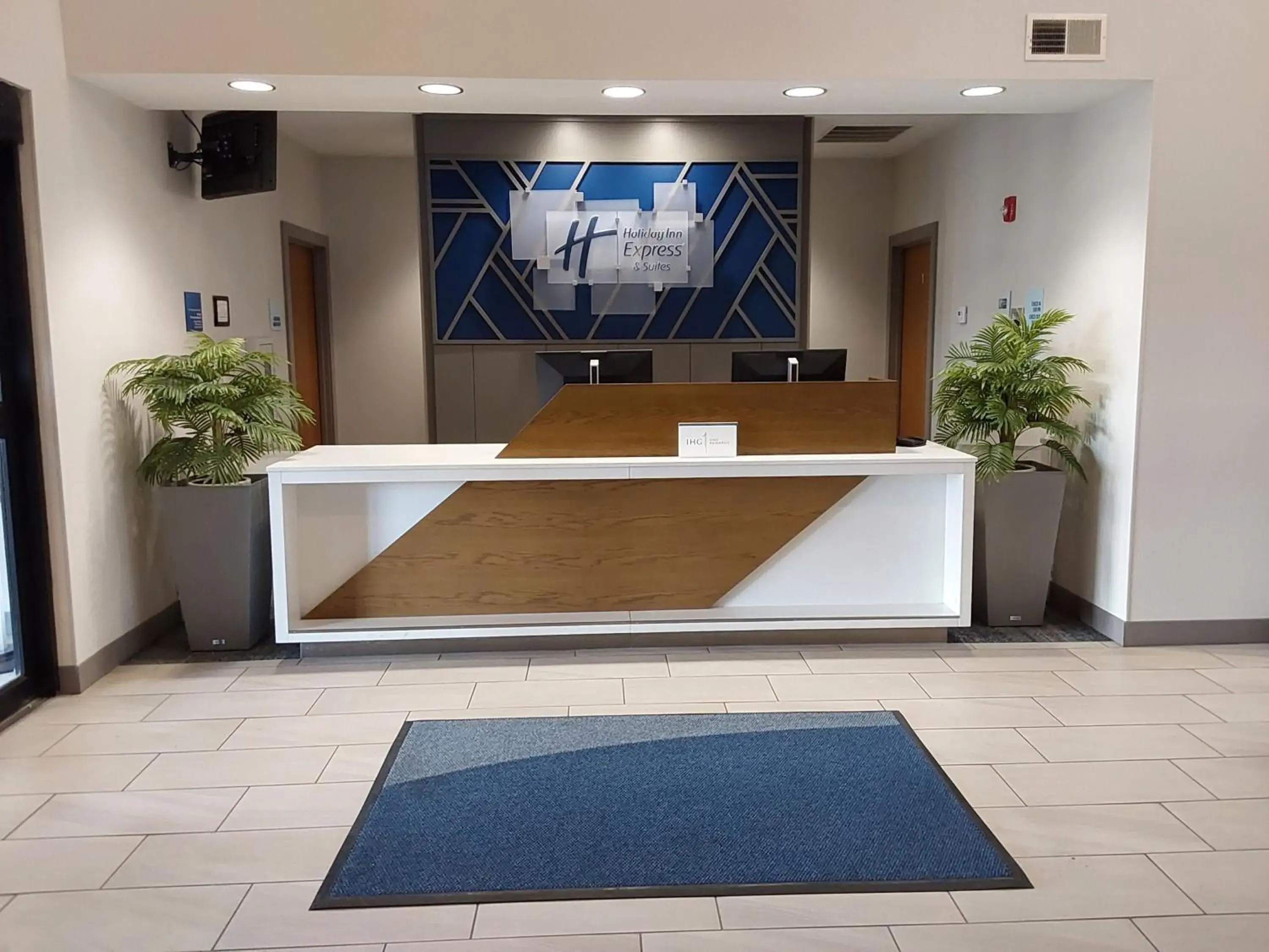 Property building in Holiday Inn Express Hotel & Suites Antigo by IHG Property building in Holiday Inn Express Hotel & Suites Antigo by IHG