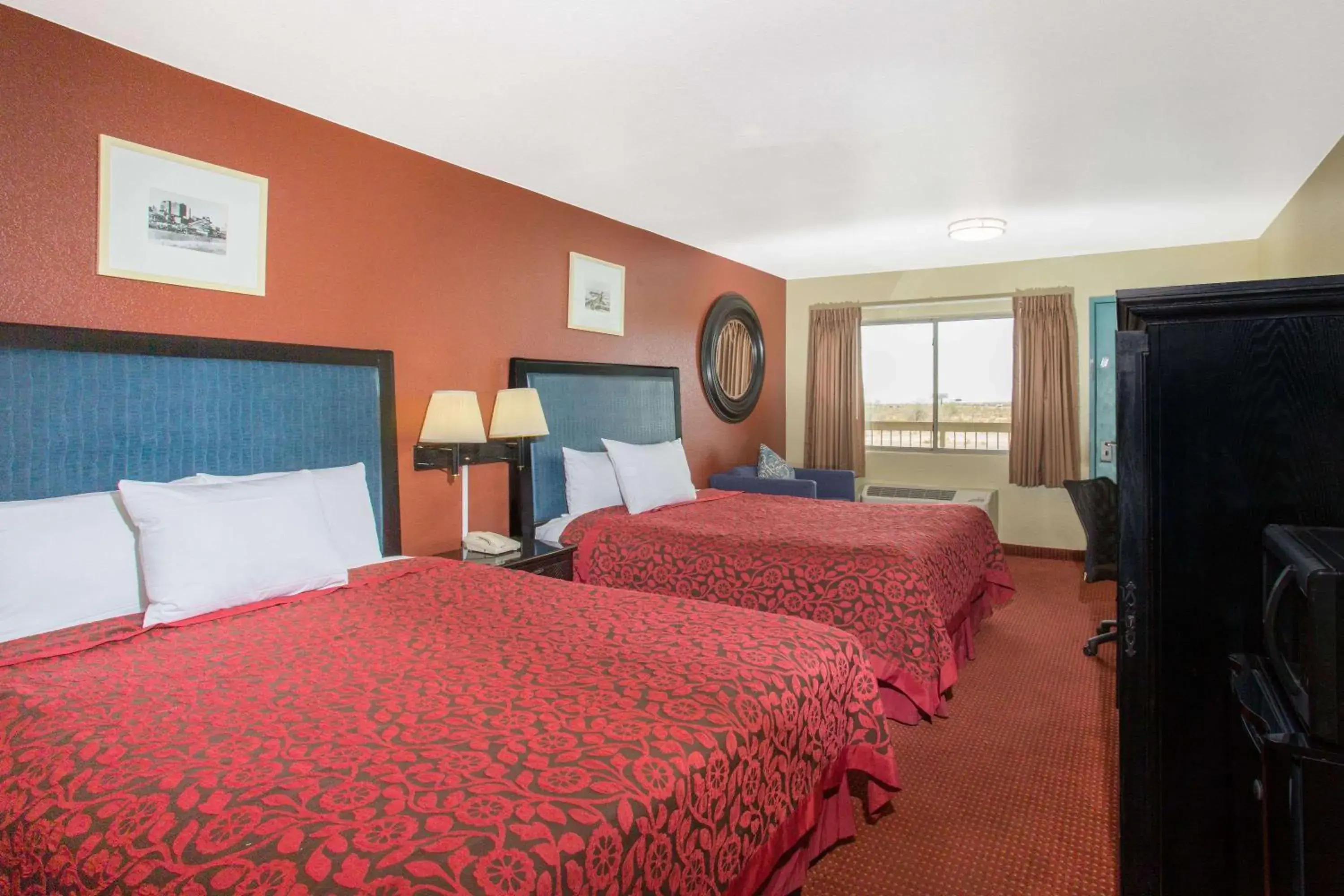 Photo of the whole room, Bed in Days Inn by Wyndham Buckeye