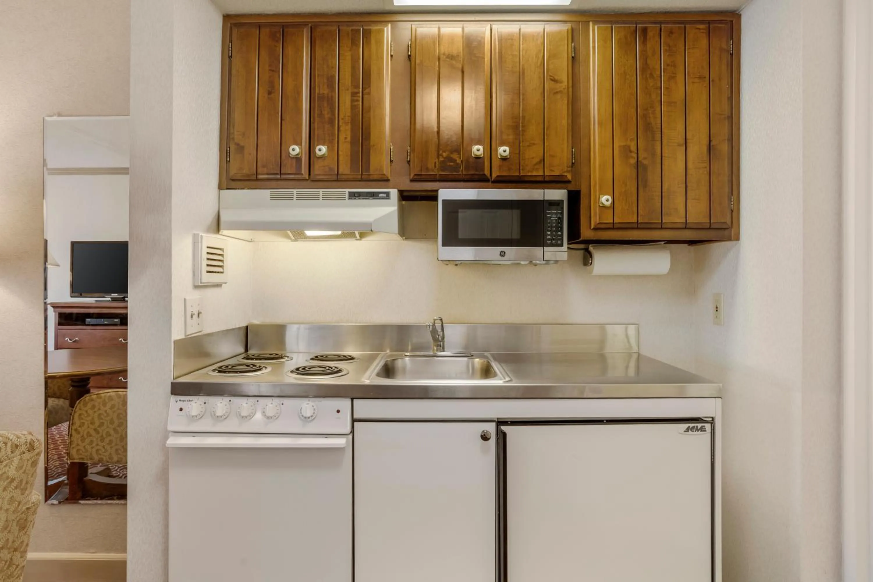 kitchen in Best Western PLUS Morristown Inn-Florham Park