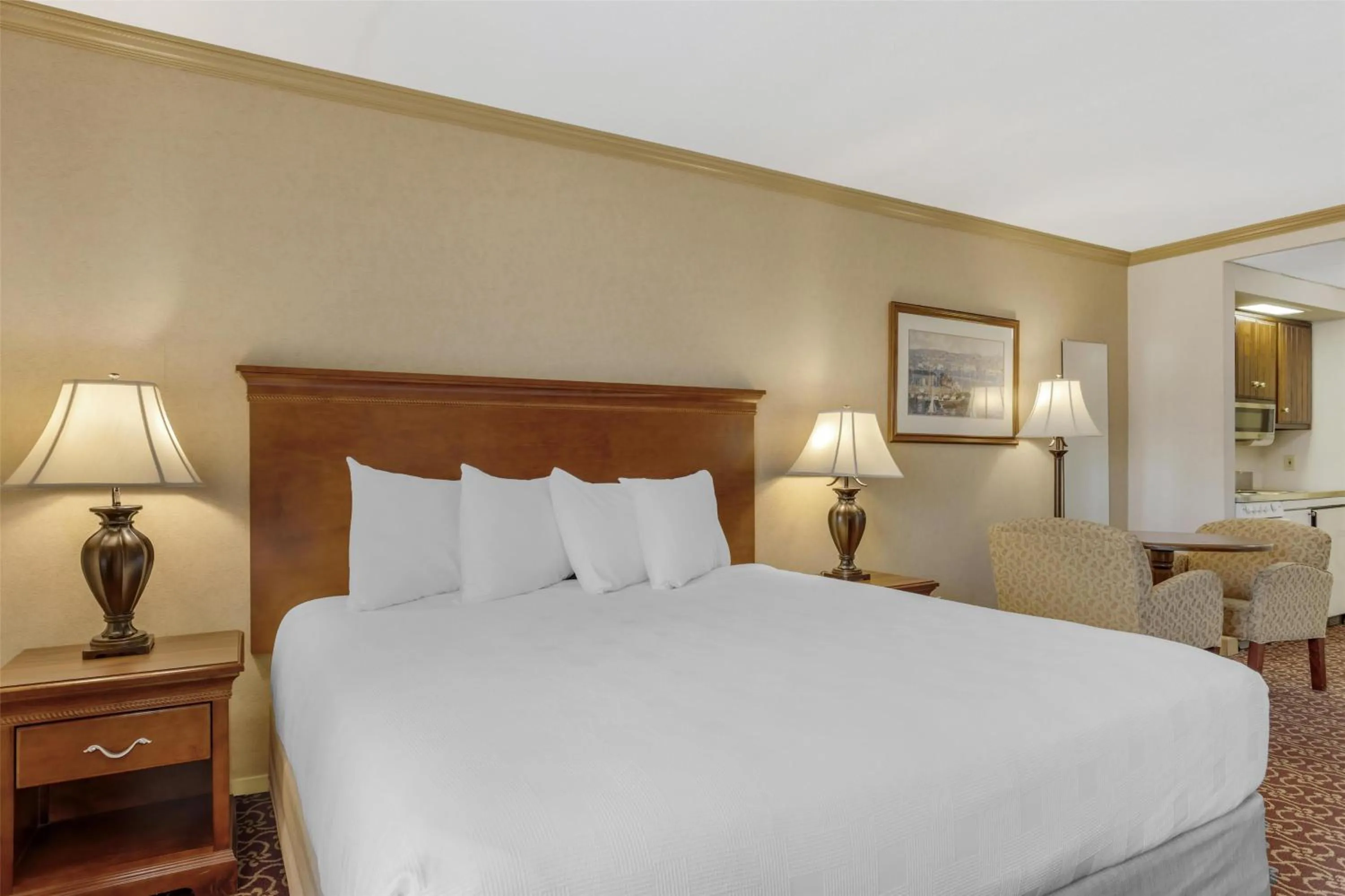 Bedroom, Bed in Best Western PLUS Morristown Inn-Florham Park